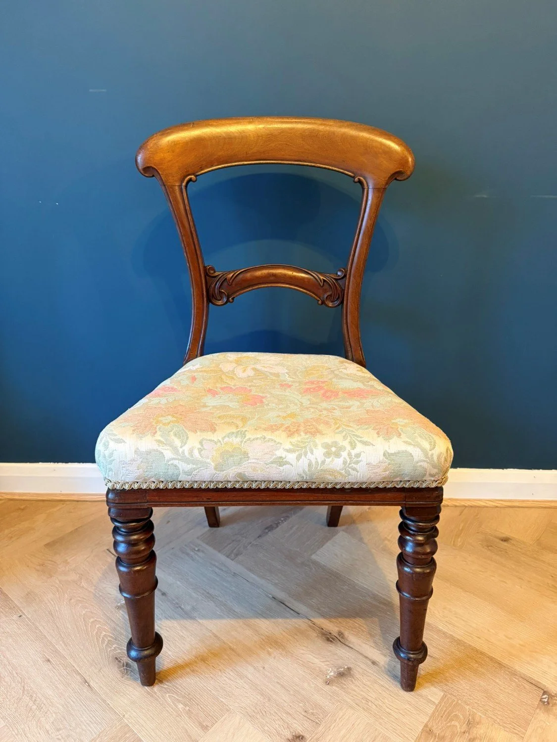 Set of six antique Victorian mahogany balloon back dining chairs