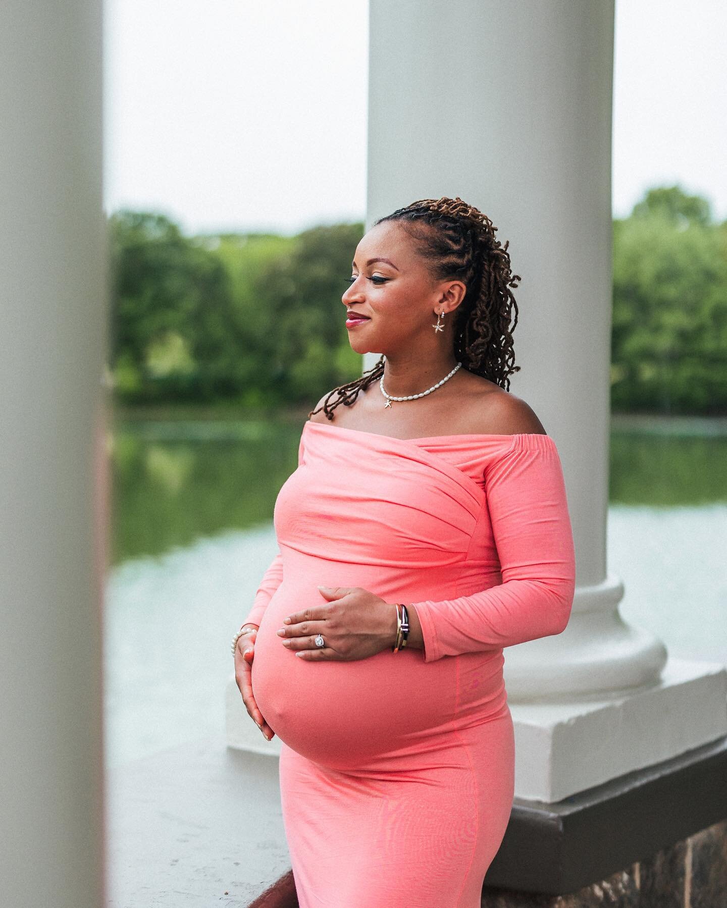 Memorable moments shared with soon to be parents 👨&zwj;👩&zwj;👧
#maternityphotography #atlanta