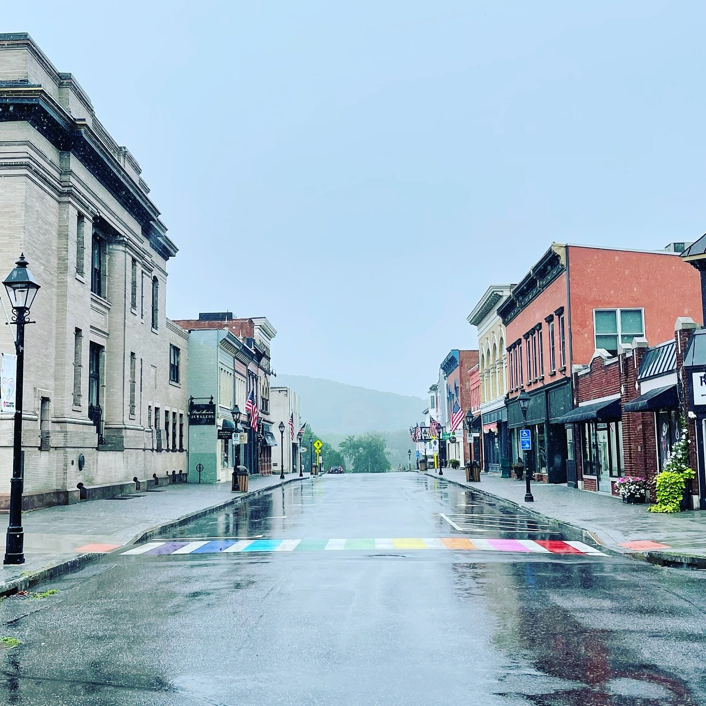 🌧️ Rainy days are the perfect excuse to shop! Join us at The Hunt, where there&rsquo;s plenty of space to explore and find something special. This weekend, we&rsquo;re celebrating all things Gilmore Girls! Come cozy up with us, no matter the weather
