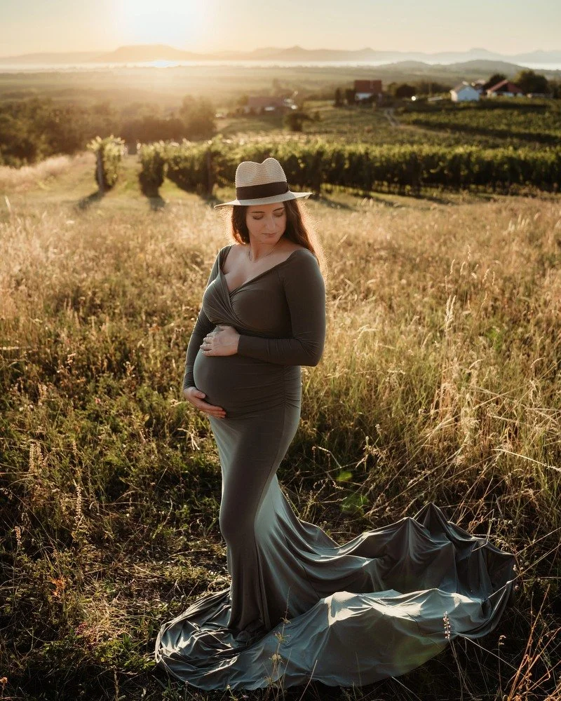 Kitti &eacute;s D&aacute;vid kisl&aacute;nyukra v&aacute;rva 💛🌞🐣

 #magyarfotosok #balatonfotozas #mik #kismamafoto #mommytobe #kismamafotozas #kismamafot&oacute; #kismamafot&oacute;z&aacute;s #anyavagyok #sunlensphoto
