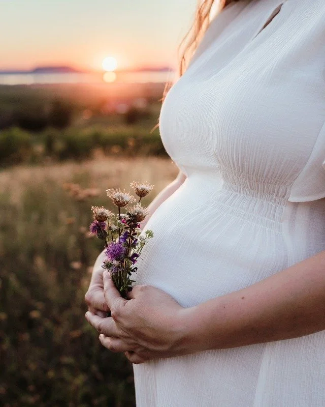 A legyszebb aj&aacute;nd&eacute;k a pocakban 💐
 #mommytobe #balatonfotozas #kismamafot&oacute;z&aacute;s #kismamafoto #kismamafot&oacute; #kismamafotozas #csal&aacute;dfot&oacute;z&aacute;s #sunlensphoto