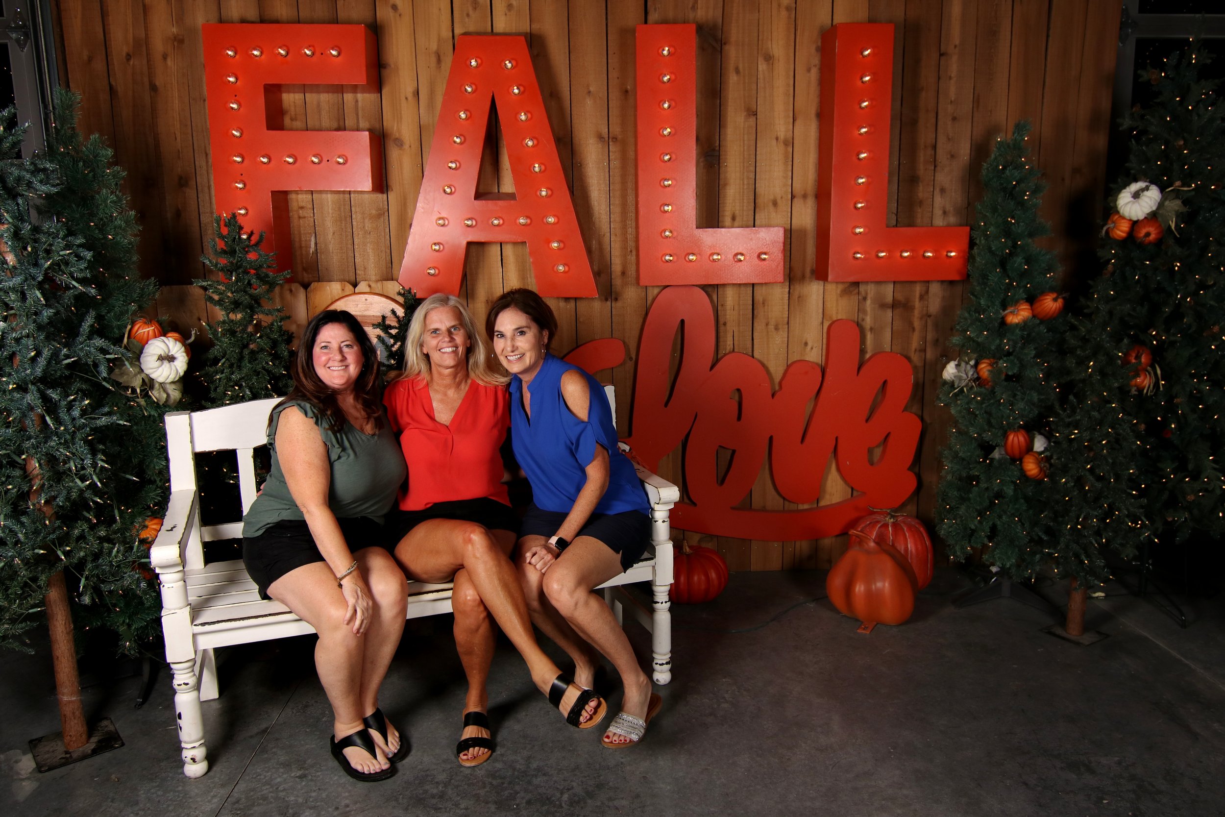 Planning a Fall Company Party Near Kansas City? KC Pumpkin Patch Handles Groups Up to 300.