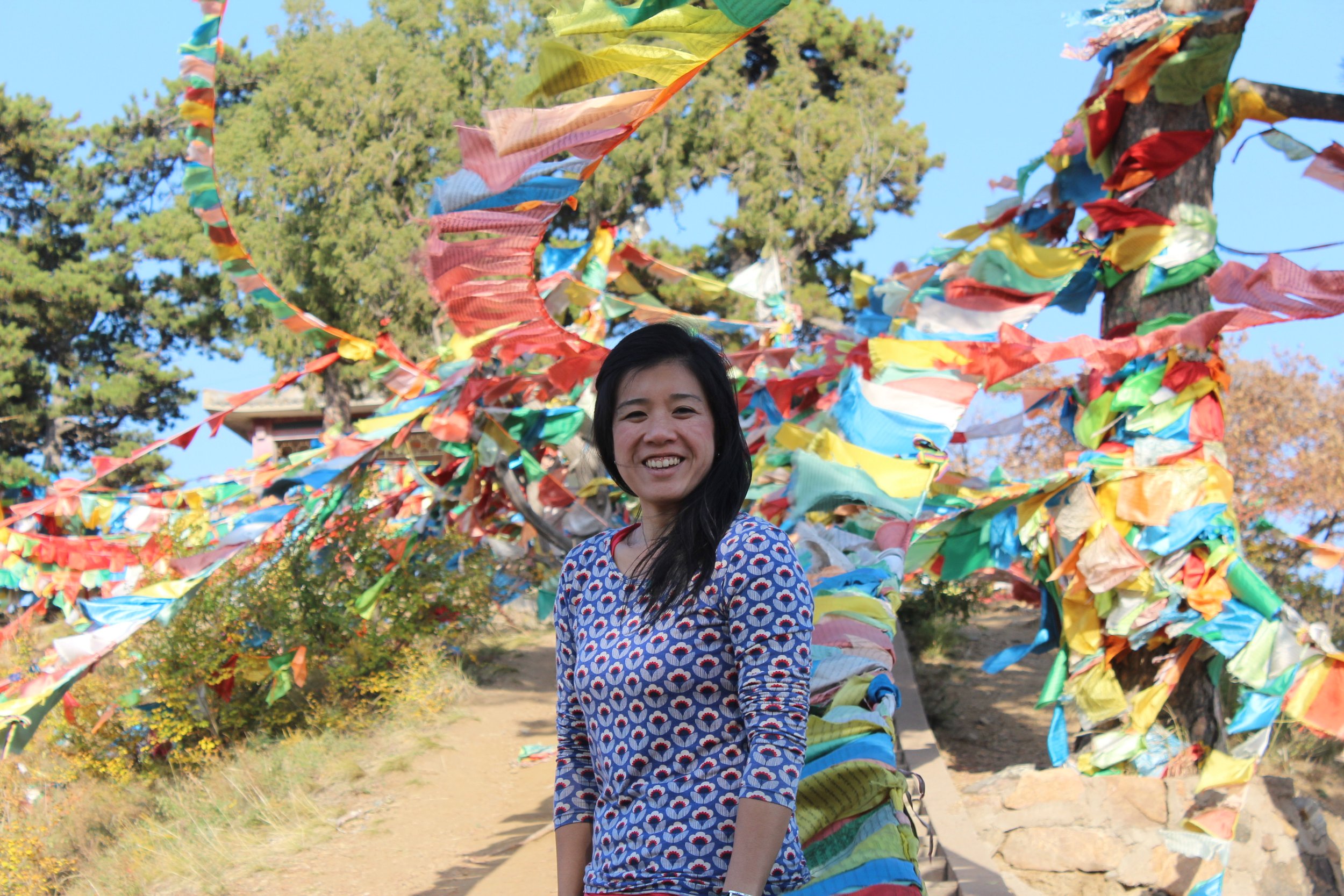 2013.10_China_Flags_monestary.JPG