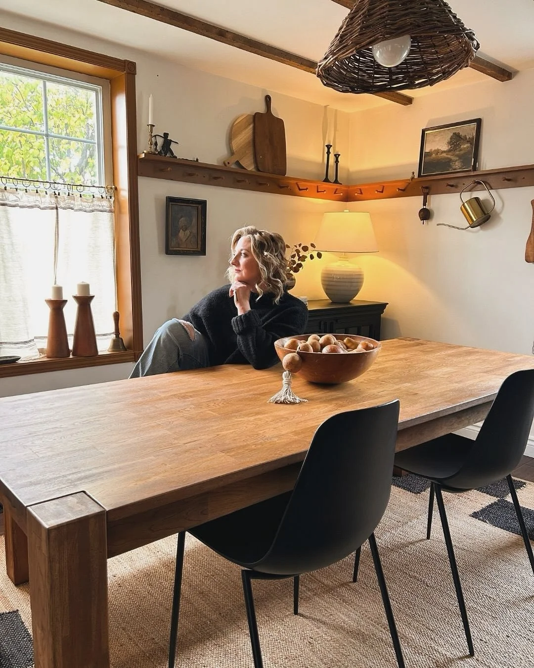 October is finally here! ✨🍂

I love making my home match the cozy vibes of the fall season. Here are a few ways I used my love of DIY and vintage finds paired with modern furniture to add some moody fall charm into my dining space🖤

How do you like
