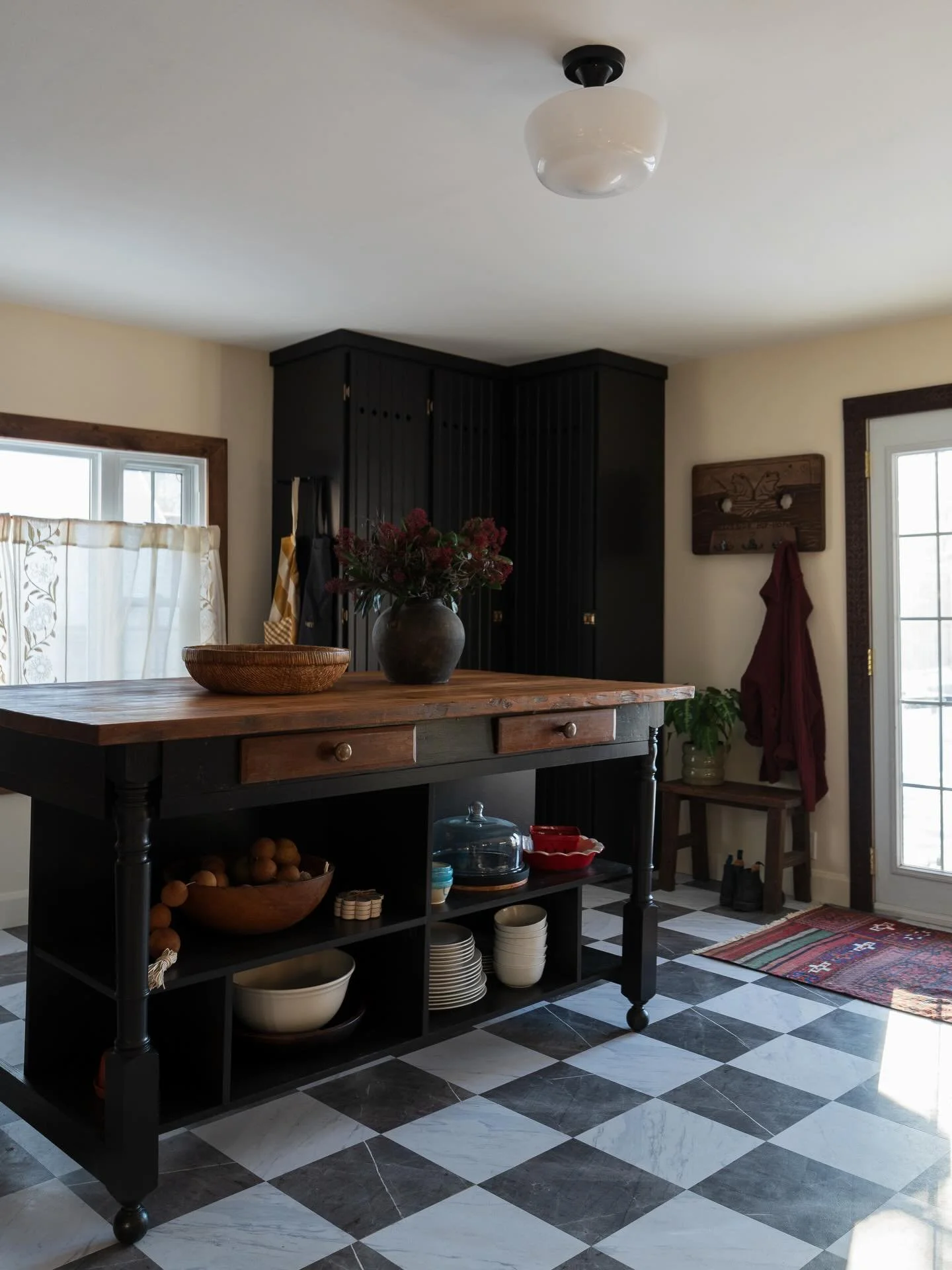 This room used to be my full-sized junk drawer 🫣And now&hellip; it&rsquo;s officially transformed! ✨

Over the last 3 months, this room that I lovingly dubbed my scullery (aka pantry/laundry/utility room), has been completely renovated. We added a n