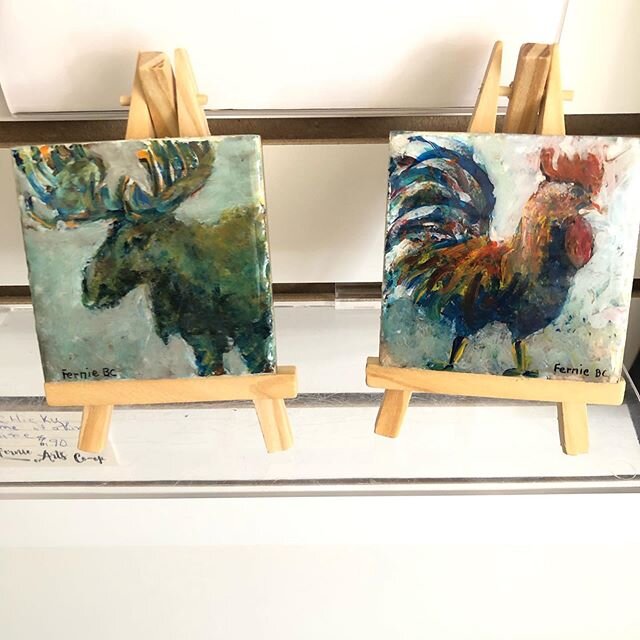 @bowmanraine has a small collection of mini canvas magnets and they&rsquo;re amazing. Come in tomorrow to@check out more of her sculpted paintings. Open 12-4!

#rainebowman #fernie #downtownfernie #art #fernieart #magnets #originalart #elkvalley #can