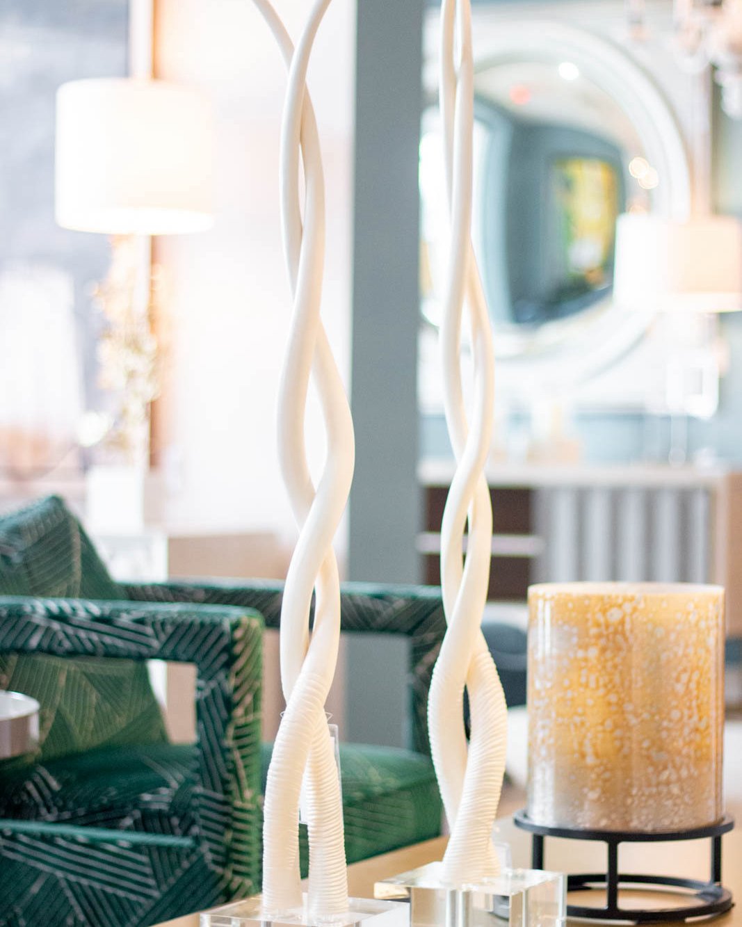 🤖 The Shopify and ChatGPT integration is a new frontier for digital discovery.
In today's blog, we analyze the real implications of this technology shift: reaching high-intent clients through conversational search, the importance of "Generative