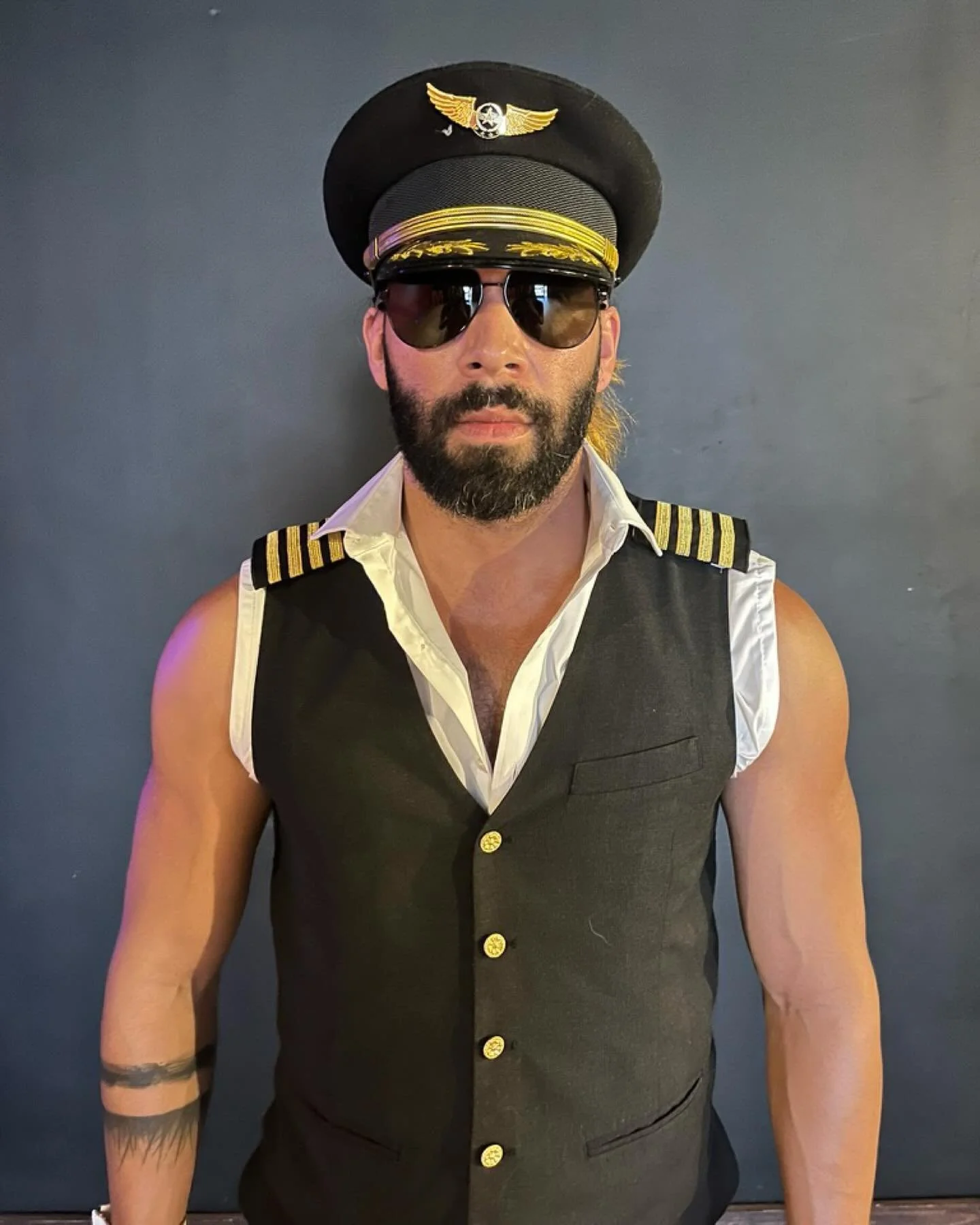 This is your captain speaking....

#airplanemode #captain #dancer #independentartist #pilot