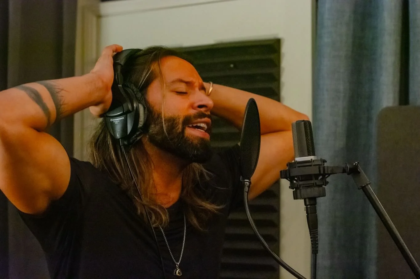 Been cooking something up...

#inthestudio #recordingartist #newmusic #comingsoon #queerartist