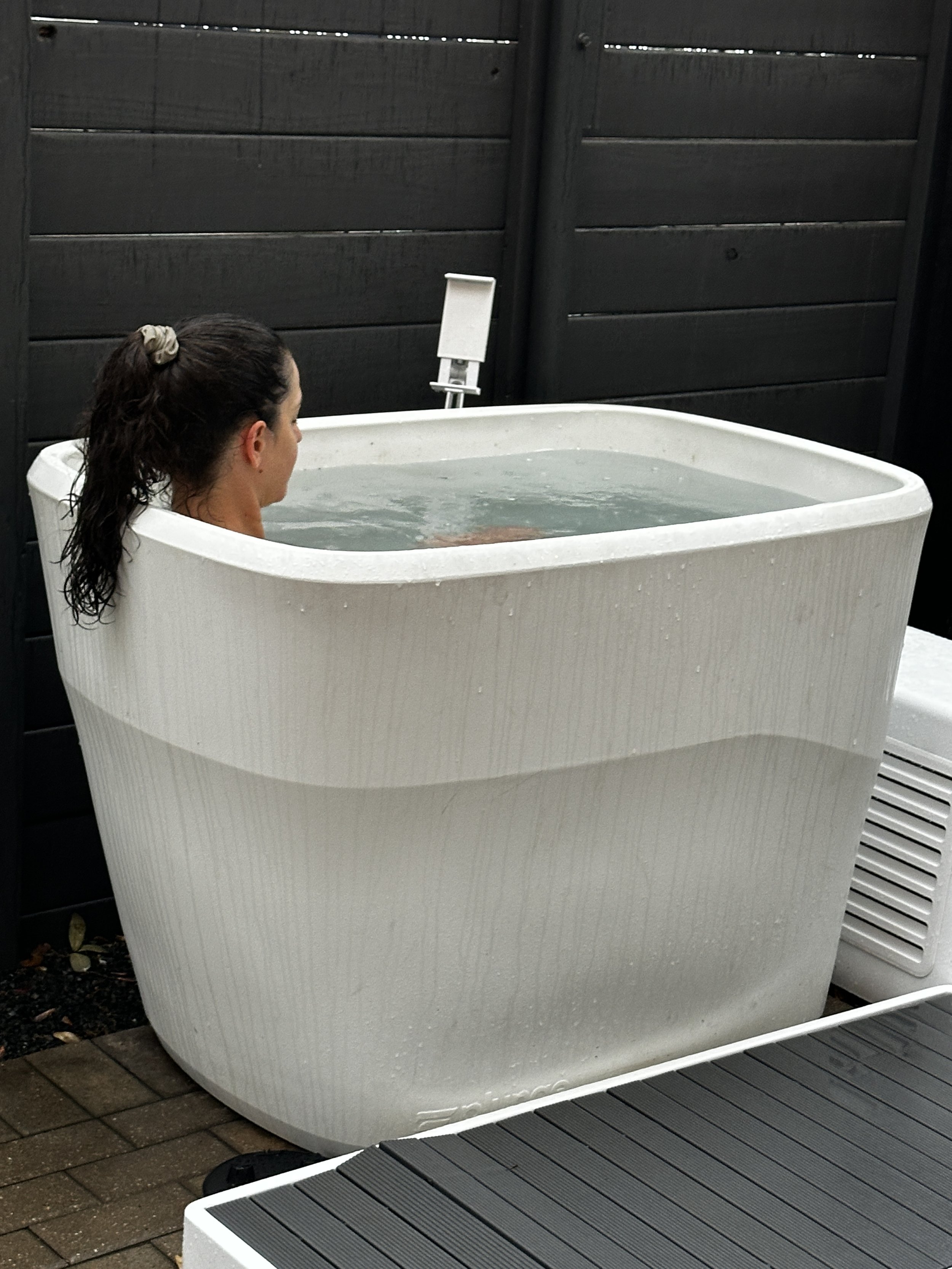Cold Plunging Vs. Sauna Use: Which one is right for you?