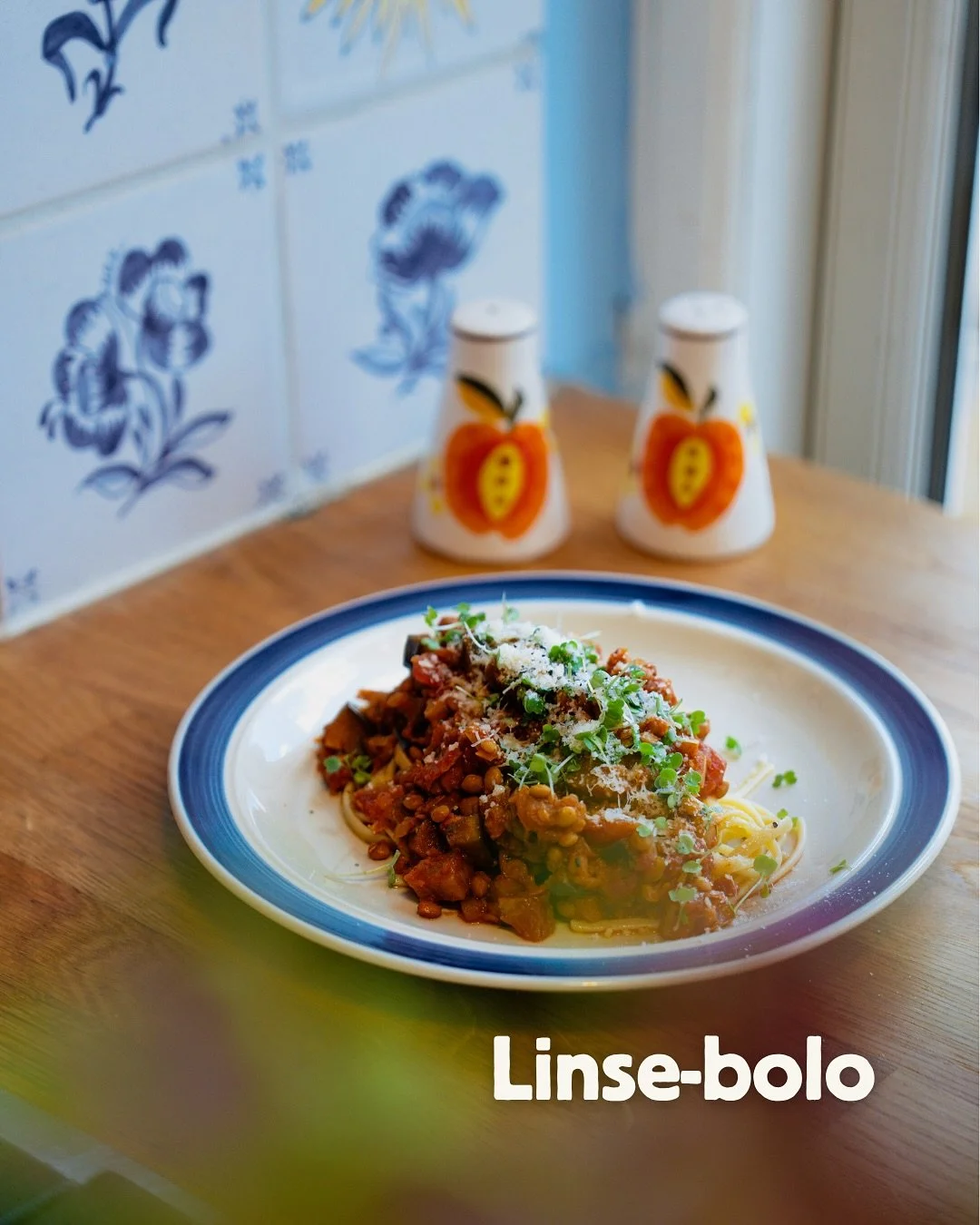 Det er blevet koldt🍂☁️
Gør noget godt for dine smagsløg og varm dig på den her bandit! Den er billig, den er nem, den er sund og så er den gode venner med klimaet og de danske linser🌏