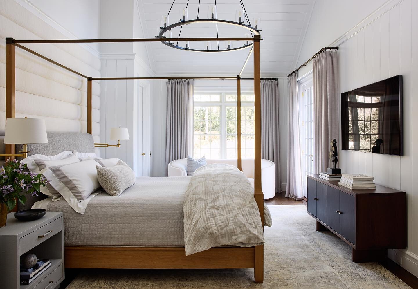 This room is all about creating a sense of peace and tranquility, and the stunning canopy bed is the bedroom&rsquo;s focal point. The beding is made of luxurious linens in soft neutral tones, creating an inviting and relaxing retreat. To learn more a