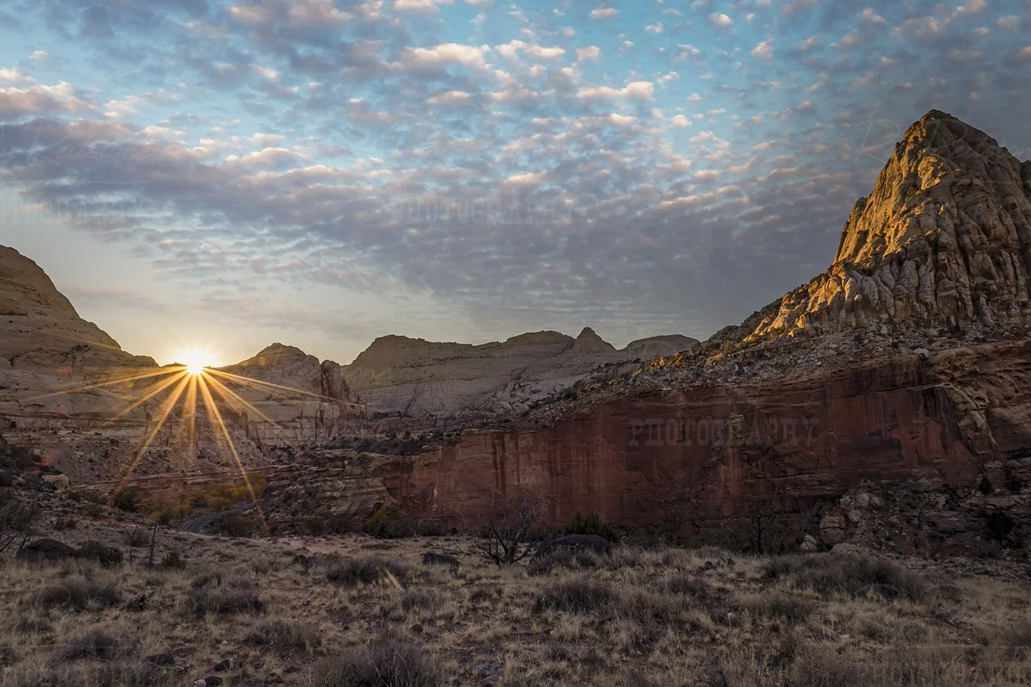 Hiking trail in Capitol Reef Park