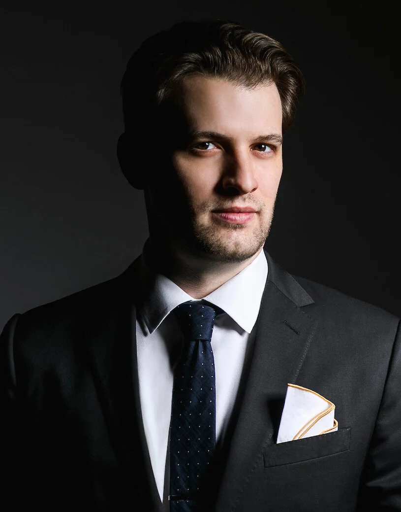 Singer Spotlight: Evan Bravos