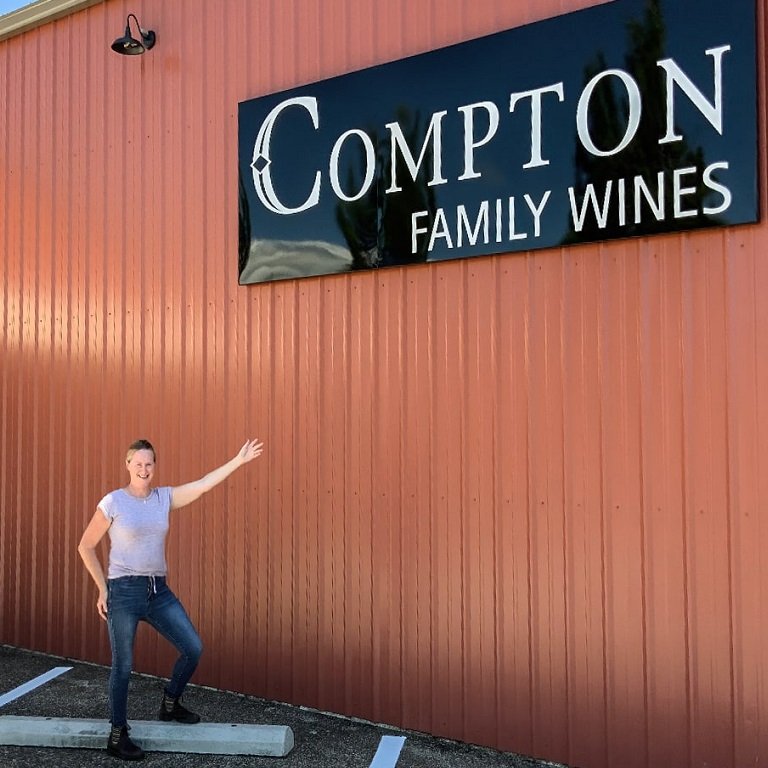 Oregon_Compton Family Wines_sign.jpg