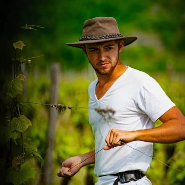 France_Cahors_La Caminade_vineyard worker_square_600.jpg