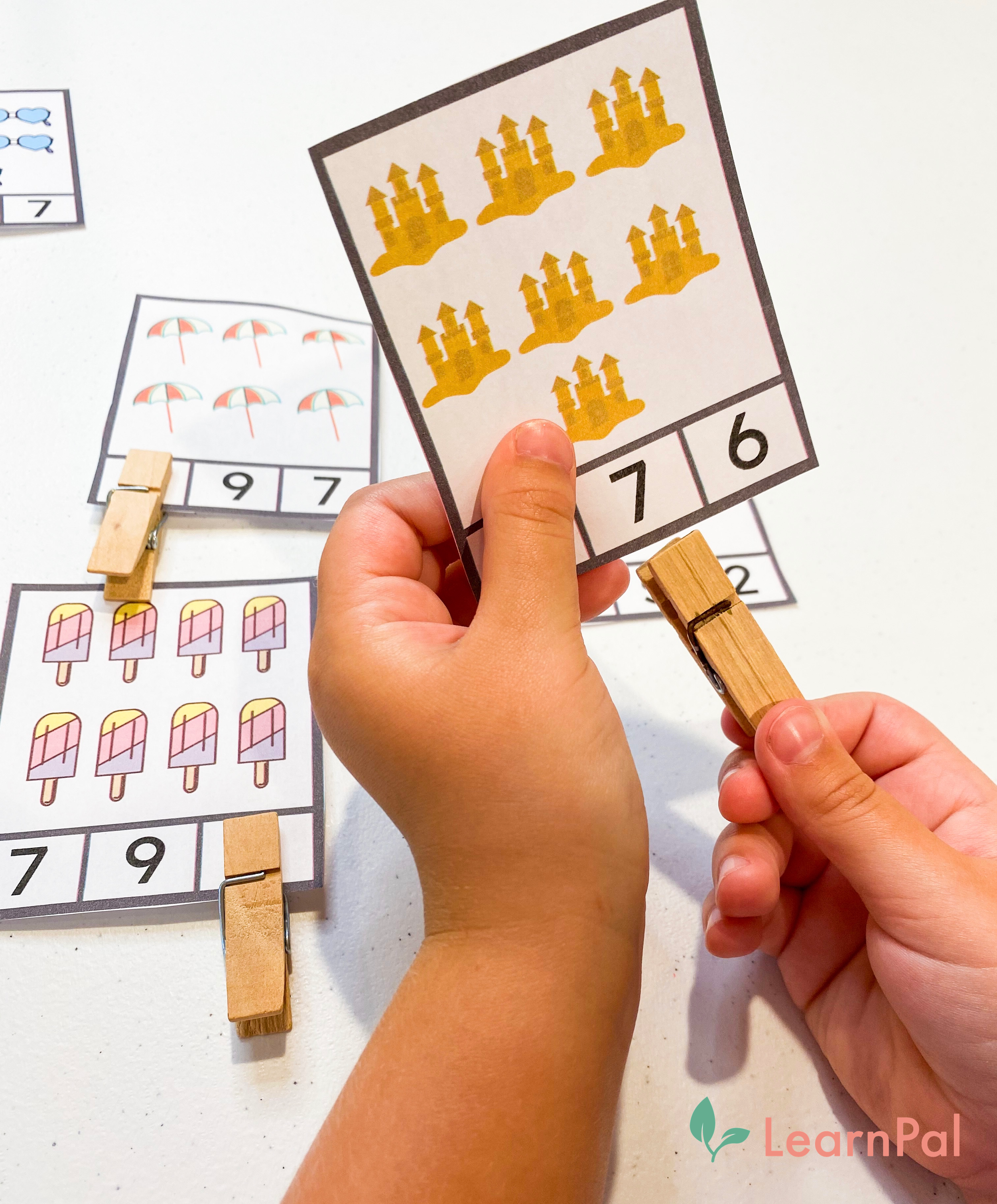Learning to use two hands efficiently while also counting 