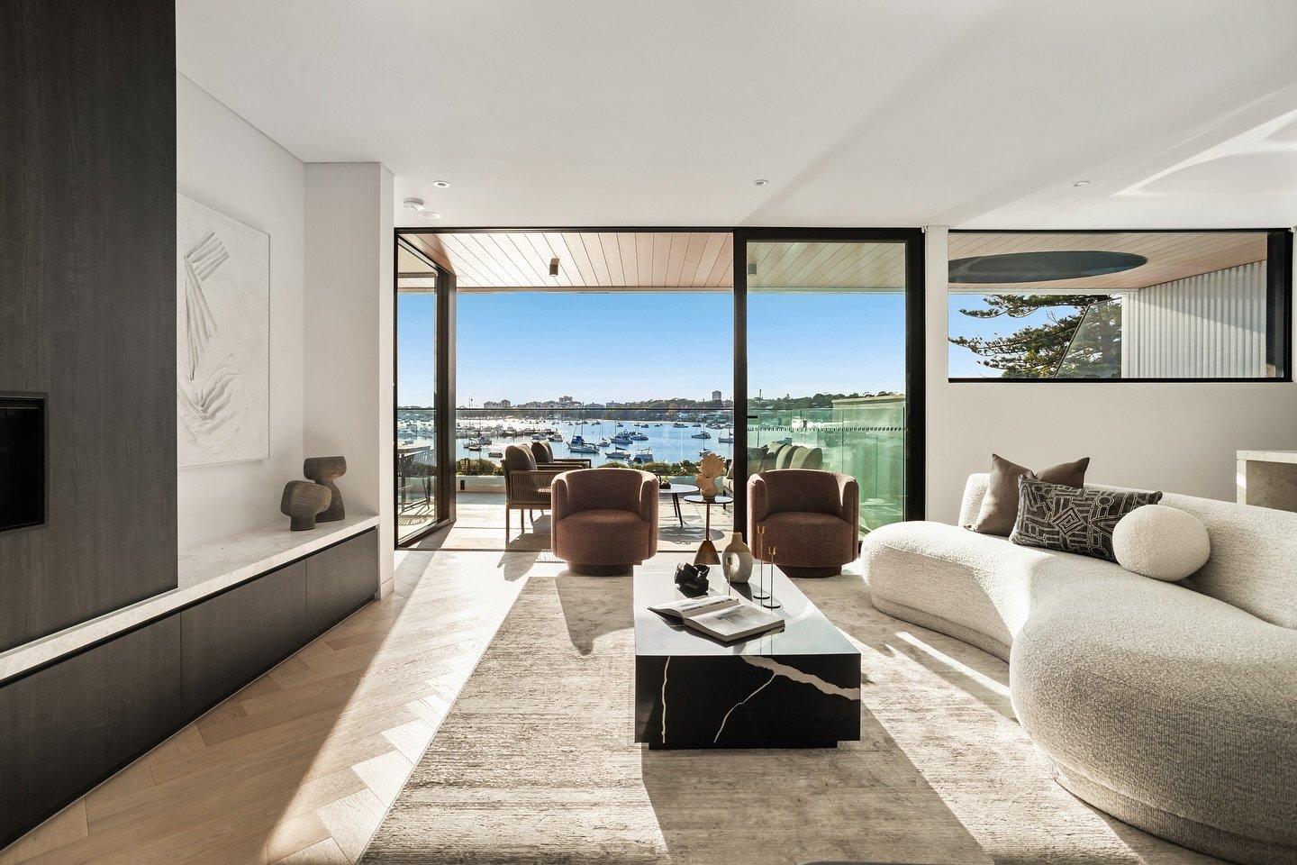 Home Tour: For front-row seats to Gunnamatta Bay, swipe left. 👀🌊

Taking over the entire top floor, this newly listed gem serves up unbeatable views, generous interiors, private lift access, a plunge pool, and access to a shared deep-water jetty. I