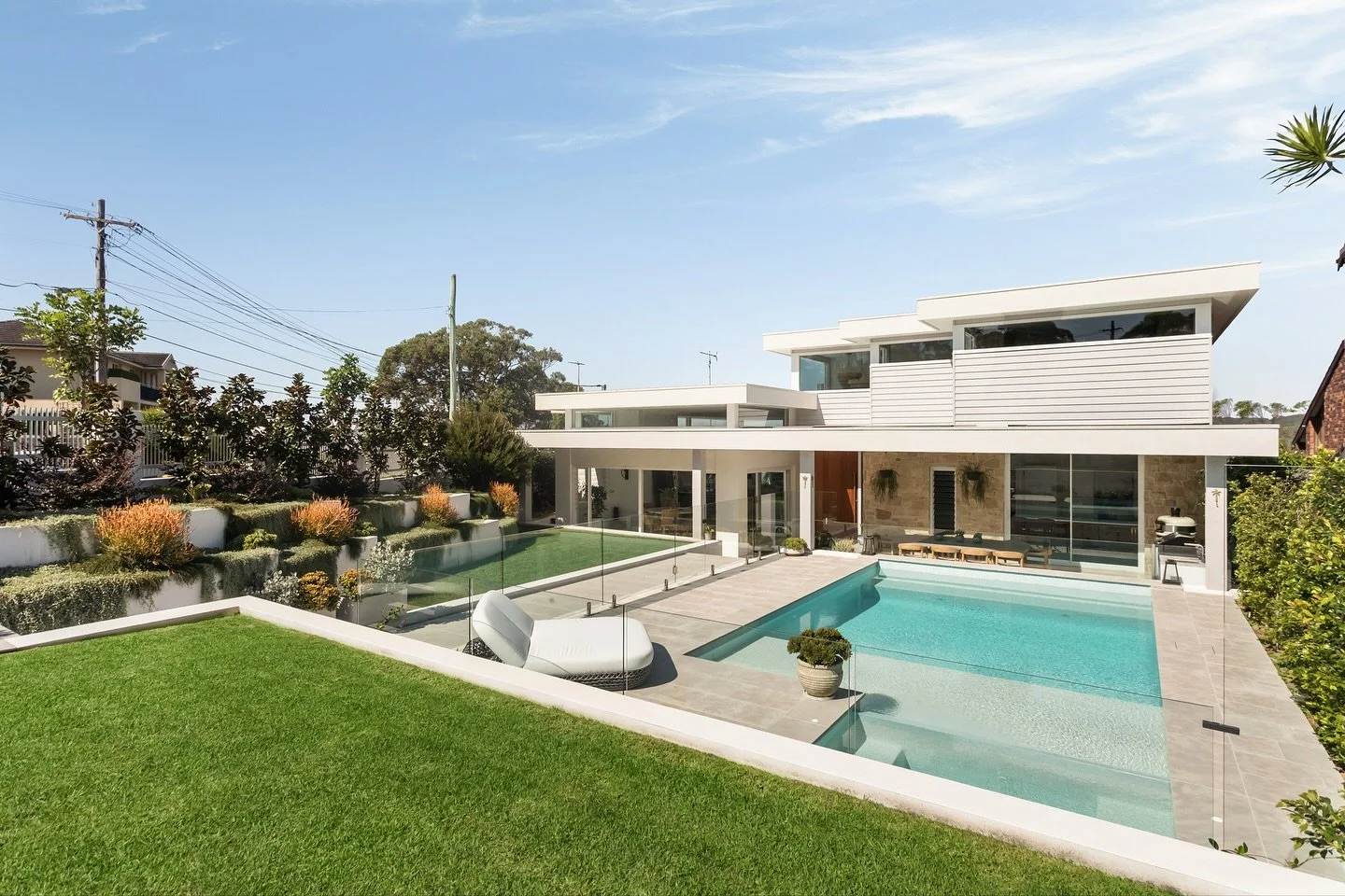 Home Tour: Step inside this bespoke bayside beauty with us!😍🌊

Head-turning for all the right reasons &mdash; picture sweeping Port Hacking views from almost every room, marble finishes, a resort-style pool and spa, a built-in pizza oven, and a dre