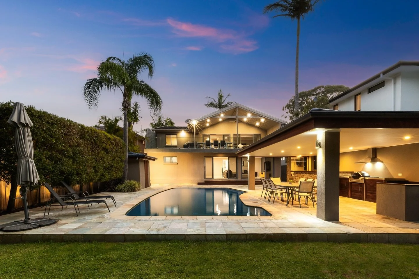 Home Tour: A north-facing Cronulla home with front-row views over the golf course. ⛳️

Set on an impressive 872sqm parcel, this newly listed abode blends relaxed coastal living with serious entertaining credentials. SWIPE LEFT to explore sunlit livin