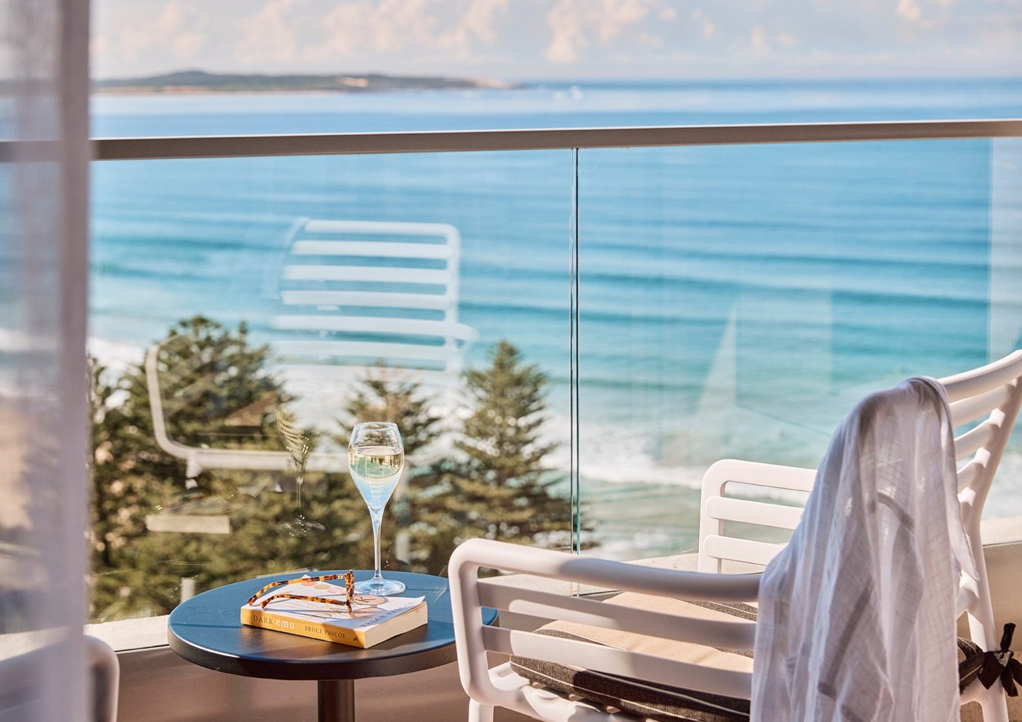WIN a dreamy, seaside staycation at @rydgescronullabeachside 🌊✨

We&rsquo;ve teamed up to give one lucky winner a 2-night stay for two in a Superior Ocean View Room, complete with a buffet breakfast and parking. Wake up to uninterrupted ocean views,