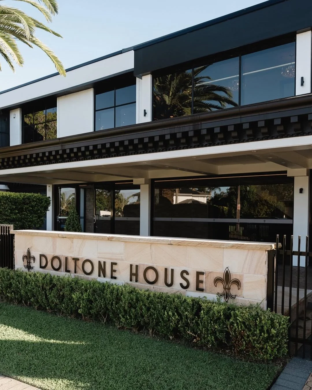 Consider this your official permission slip to sip free-flowing drinks next weekend&hellip; 🤭

@doltonehouse is hosting a Mother&rsquo;s Day Soir&eacute;e the only way they know how. Think a four-course luncheon, a cocktail on arrival, bottomless wi
