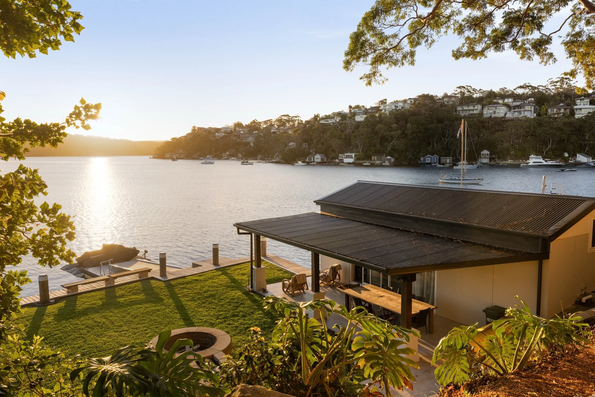 Home Tour: If waking up to sweeping bay views sounds like the dream, this newly listed Lilli Pilli beauty is one you&rsquo;ll want to SWIPE LEFT on. 🌊

Bathed in natural light and sitting on over 2,000sqm with 26m of water frontage, we&rsquo;re crus