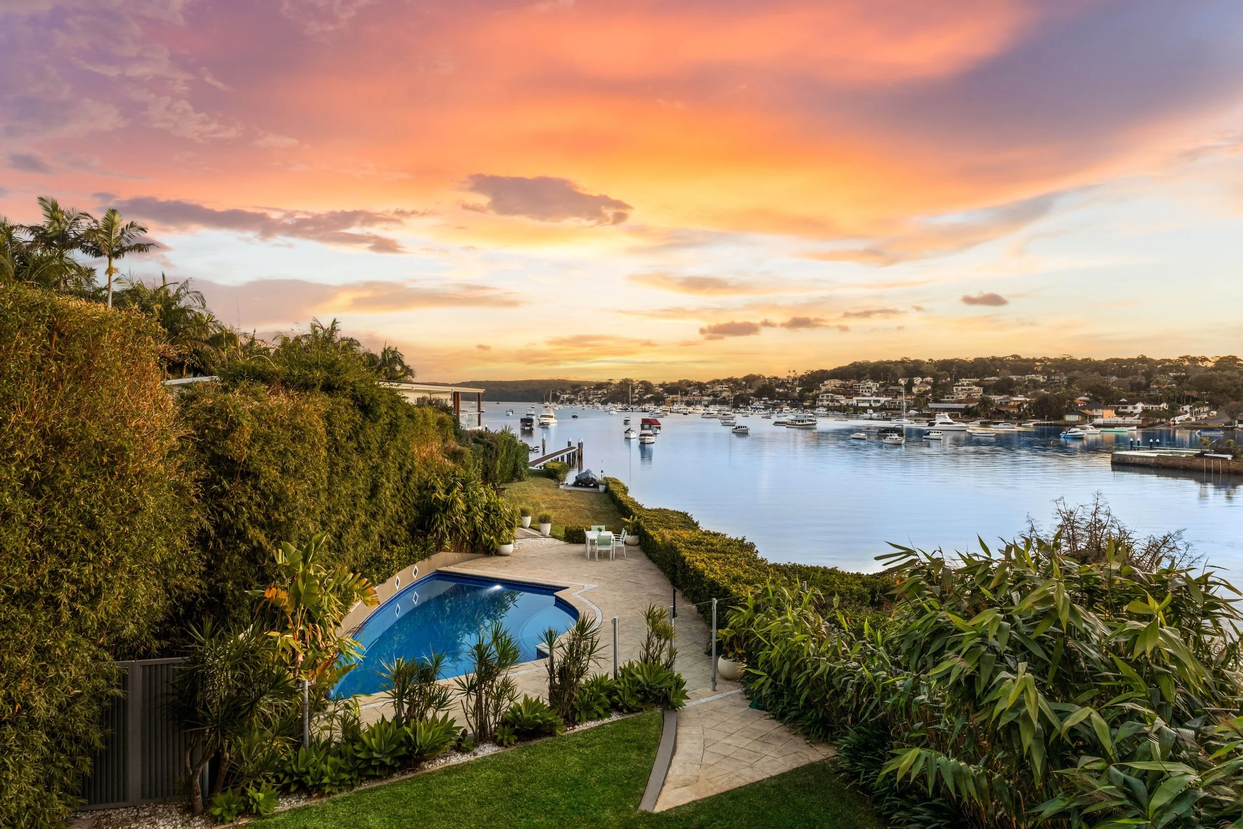 Home Tour: This Burraneer backyard is pretty hard to beat.🌊

SWIPE LEFT to step inside this three-level waterfront home, with natural light, generous alfresco spaces, a resort-style pool, private jetty and boat ramp.🏡

Keen to see more of this newl