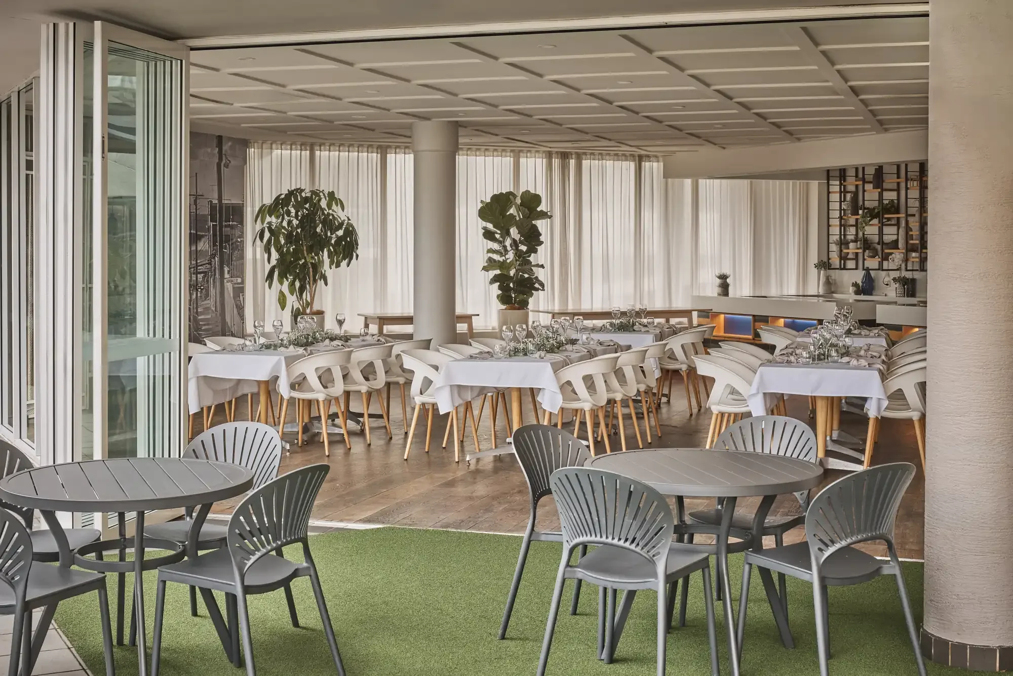 rydges-cronulla-alley-lounge-dinner-set-1.webp