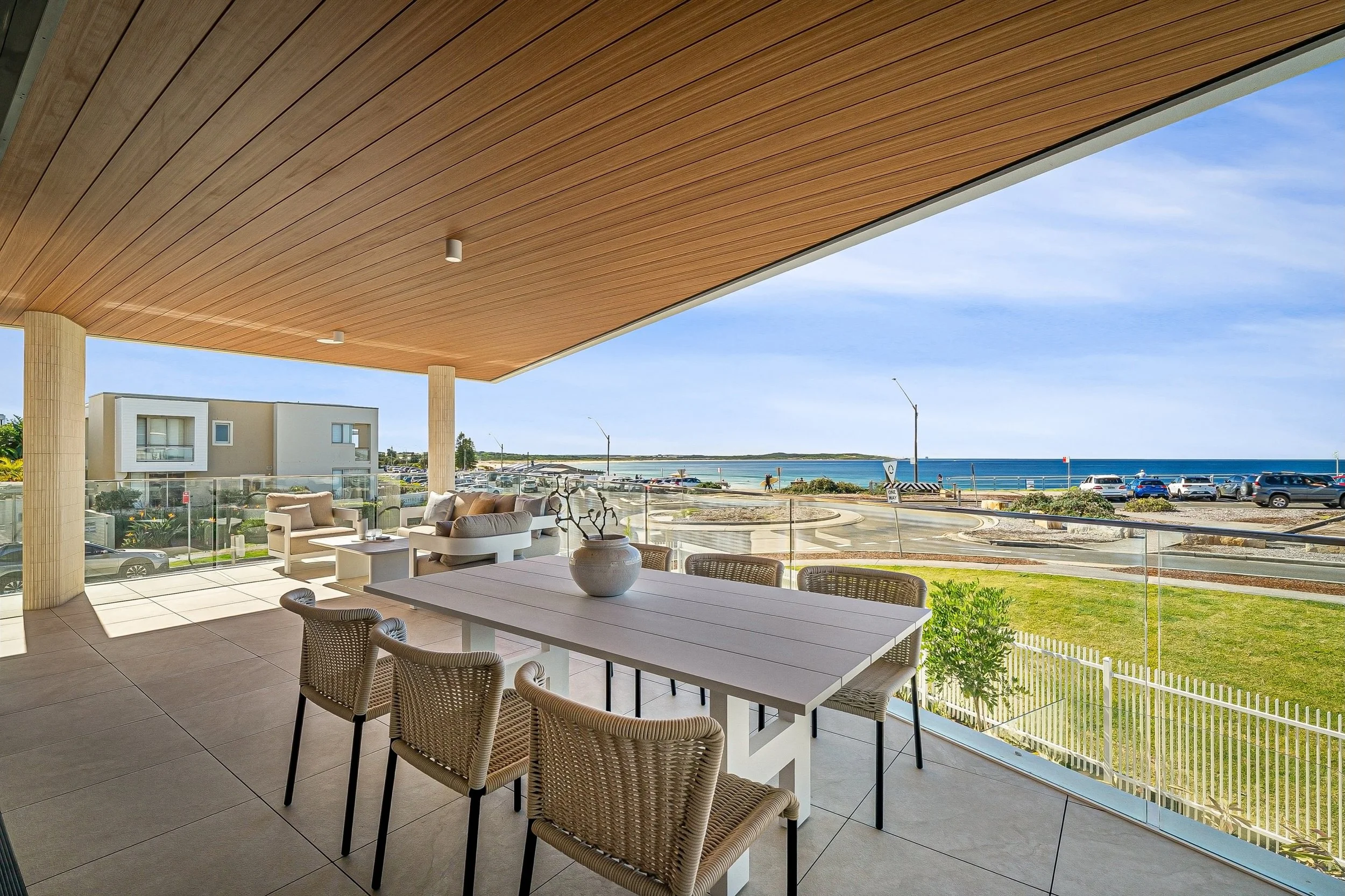 Home Tour: The brand-new Cronulla apartment with a front-row seat to Elouera Beach.🌊

Set along The Espy, this entire-floor residence pairs uninterrupted ocean views with beautifully designed interiors, private lift access and a balcony complete wit