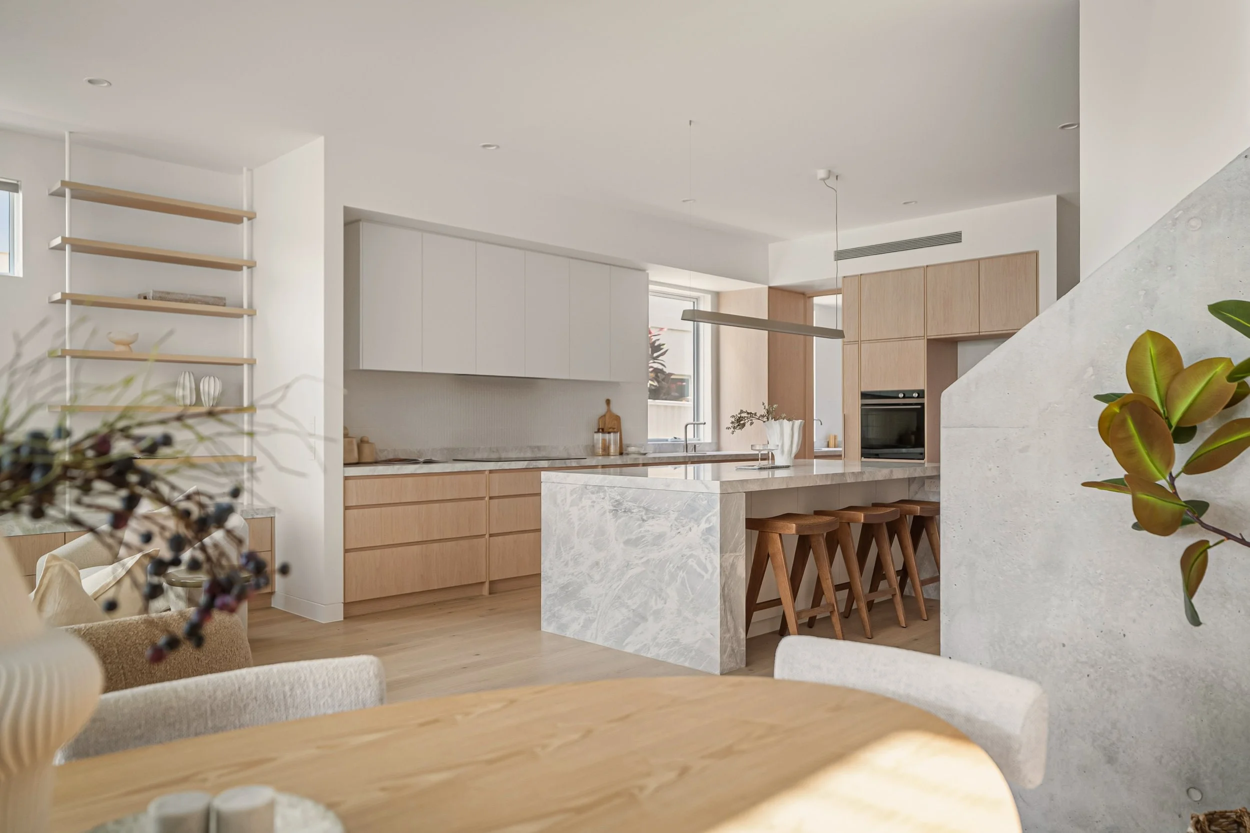 Home Tour: Timeless, modern and made for Cronulla&rsquo;s coastal lifestyle. 🌊

This brand new Cronulla duplex pairs clean architectural lines with a soft neutral palette, natural textures, soaring ceilings and effortless indoor-outdoor flow. SWIPE 
