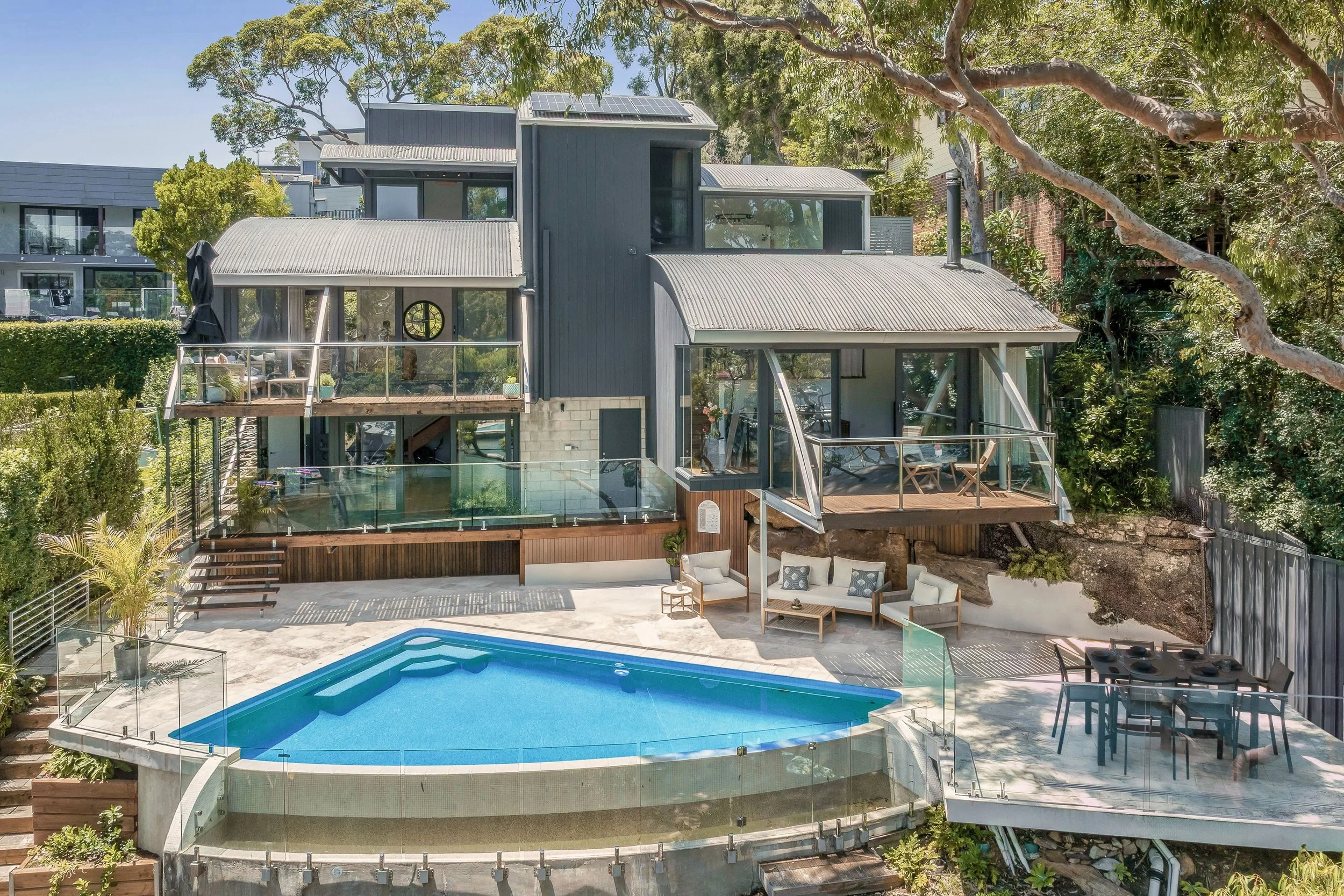 Home Tour: A private beach, boat ramp and panoramic views across Dolans Bay&hellip; 😍

Nestled among the treetops, there&rsquo;s a lot to love about this newly listed Caringbah South beauty! SWIPE LEFT for a tour.👀

Hit the link in our bio to learn