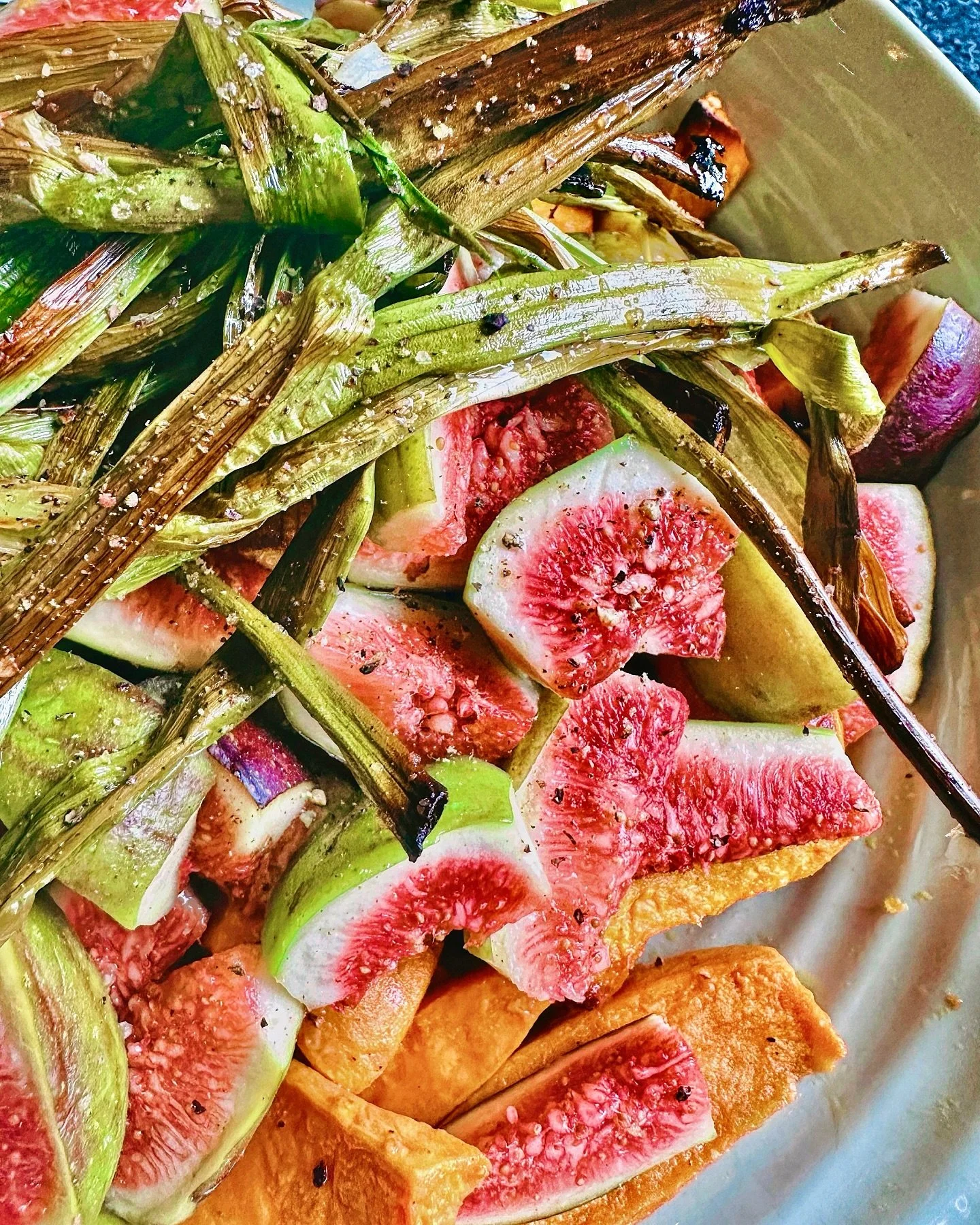 Spring salad: sweet potato, fig, grilled green onion. Get creative with your produce, try different things.

Mix raw and roasted elements.
Build flavour with precision.

A balsamic di Modena and tahini dressing, a salad that has layers of flavours, s