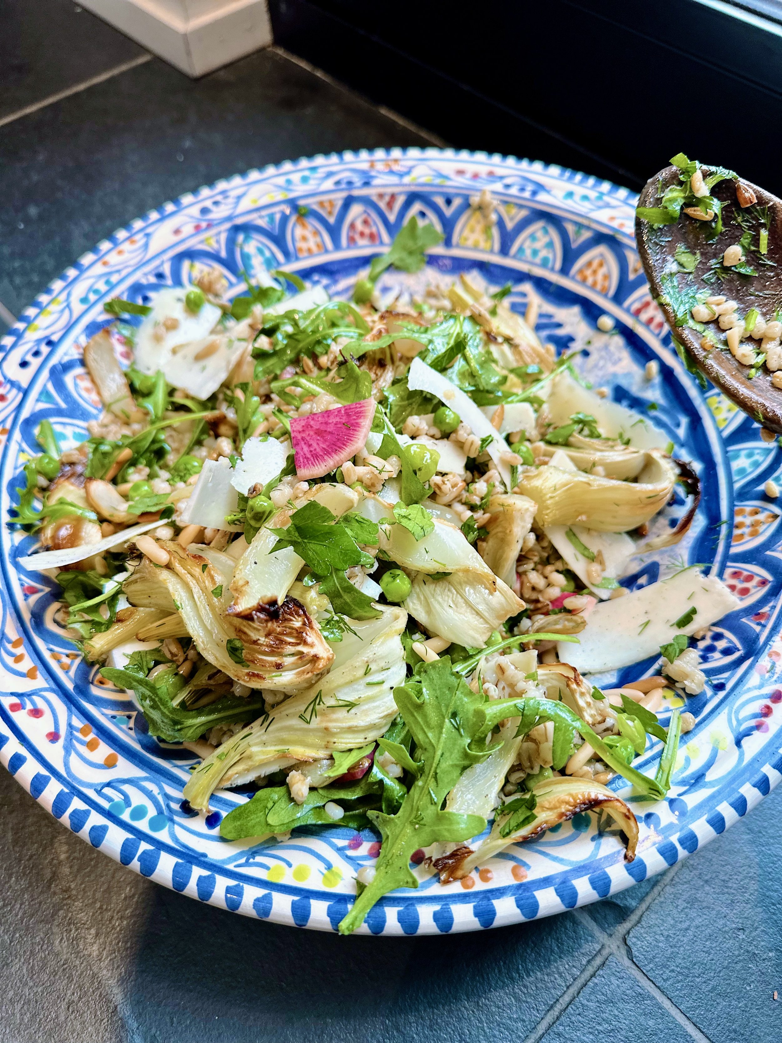 Chloé Robi functional salad arugula, roasted fennel, pine nuts, green peas, 100% sheep milk pecorino, dill and parsley and mint (Fresh herbs), farro, lemon vinaigrette