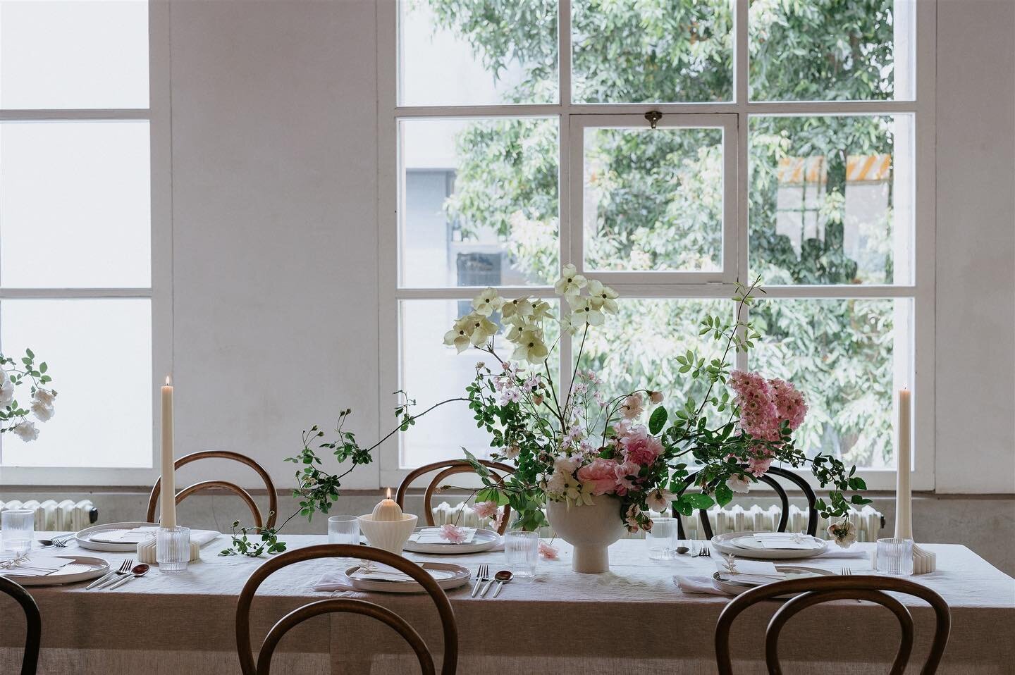 Nearly time for some dogwood 🤤 

Picture captured by @leileiclaveyphotography from our recent French Saloon stalled shoot with @blackfinnweddings ✨