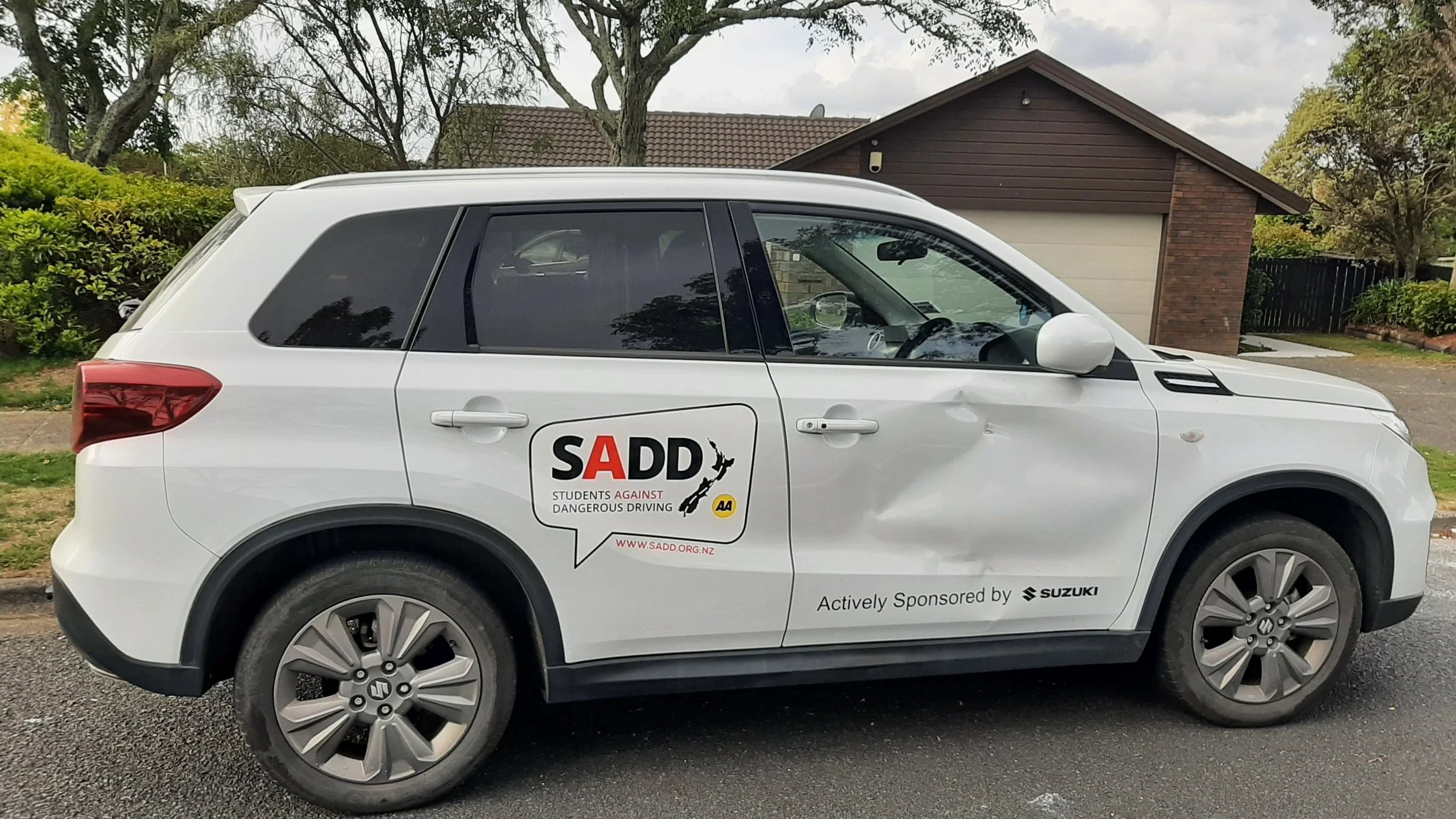 What to do when involved in an accident with a parked vehicle