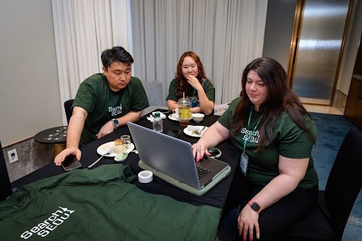 Co-founders of Seoul SEOul Conference working during lunchtime.