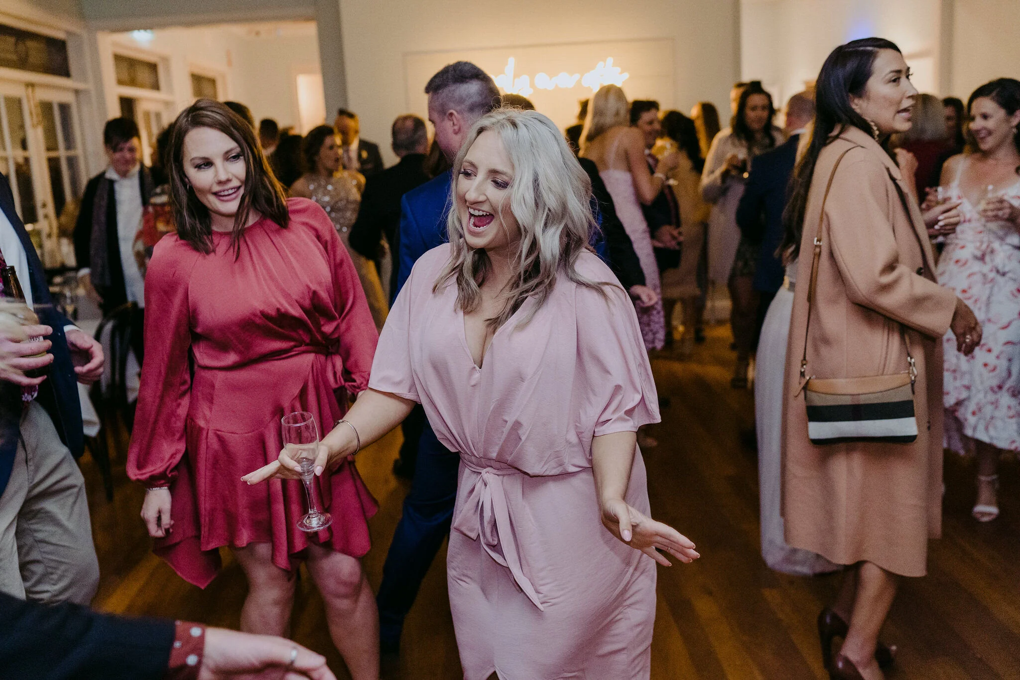 DancefloorFilledByMusicWithMemoriesPremiumMelbourneYarraValleyWeddingDJAndMCServicesYarraValleyMelbourneRecommendedWeddingSupplierRiverstoneEstateNeonSignAndMeshWallByTheEventHireGirl