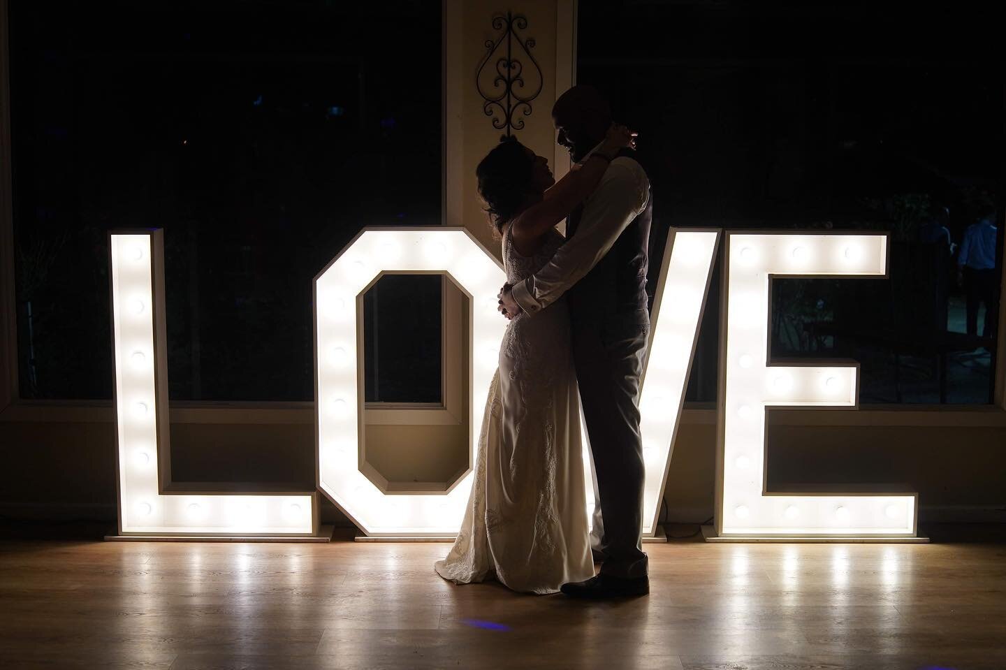 Last night @immerseyv  for Asha &amp; Karan 🥳

-SERVICES WE PROVIDED-

🎵🎤 DJ / MC
📷🎉 Indoor booth @thephotoboothgirl 
⛳️🏑 Lawn games @theeventhiregirl