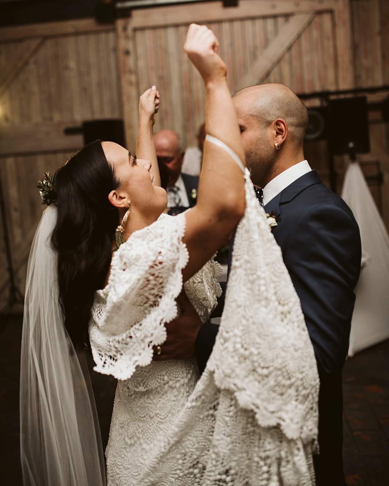 Throw your hands up type of good times 🖤

Photo: @ashleighhaasephotography