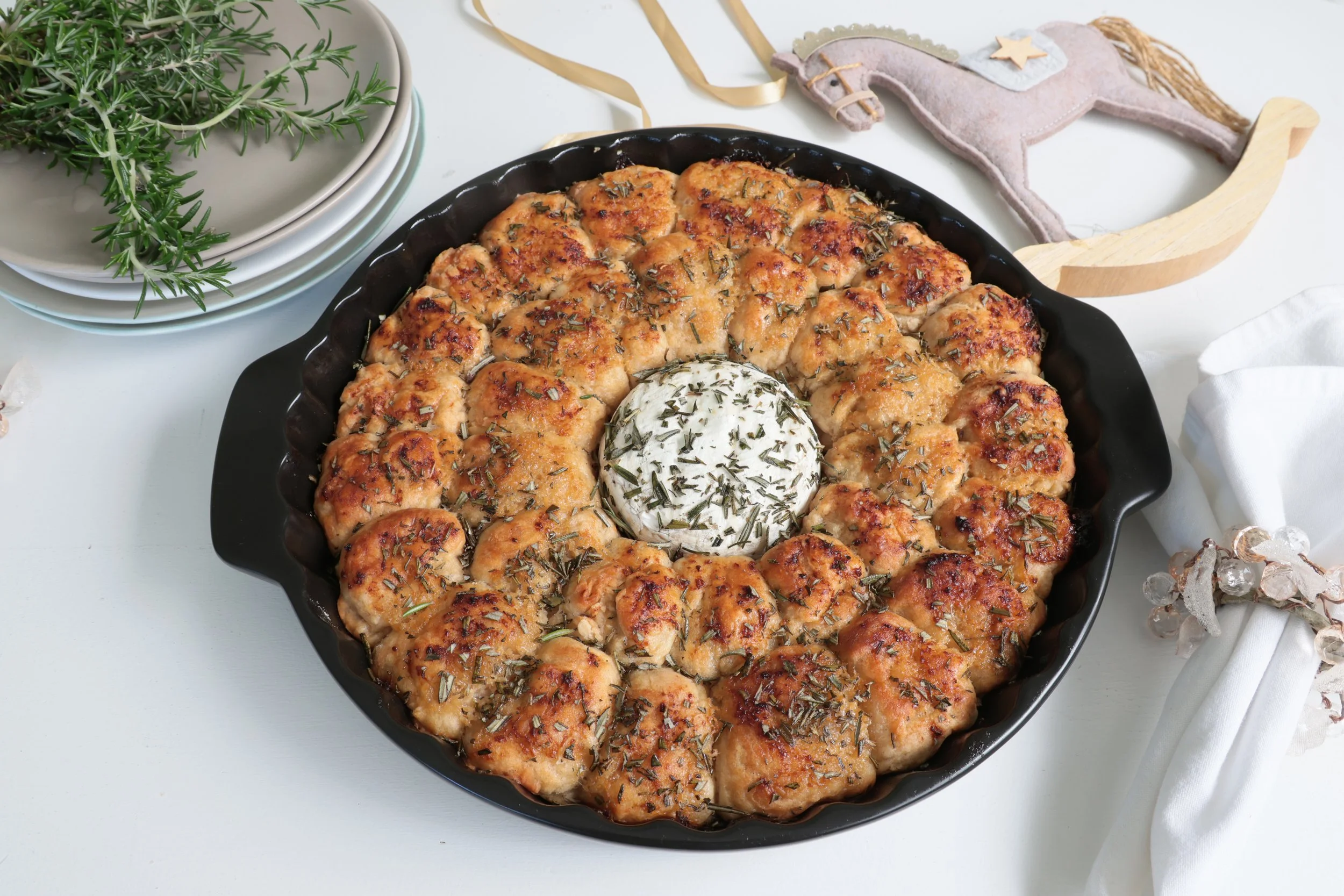 Camembert &amp; Garlic Wreath