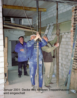 2001-01-2-3 Decke hinteres Treppenhaus zum Speicher.jpg