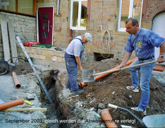 2003-09-116-12 Ausheben Gräben für Abwasserleitungen.jpg