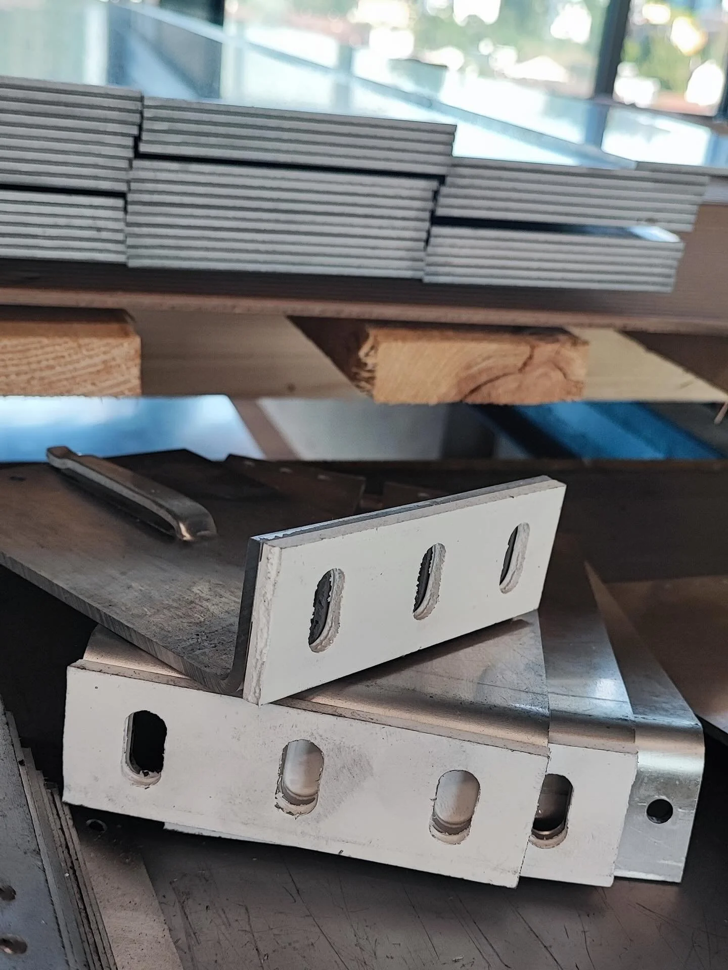 THERMOSTOP&reg; - PLUS &ndash; das Original

Bei hinterl&uuml;fteten Aussenwandbekleidungen entstehen lokale W&auml;rmebr&uuml;cken, die u.a. durch die W&auml;rmeleitf&auml;higkeit einzelner Bauteile und deren Schichtdicken beeinflusst werden.

Bei K