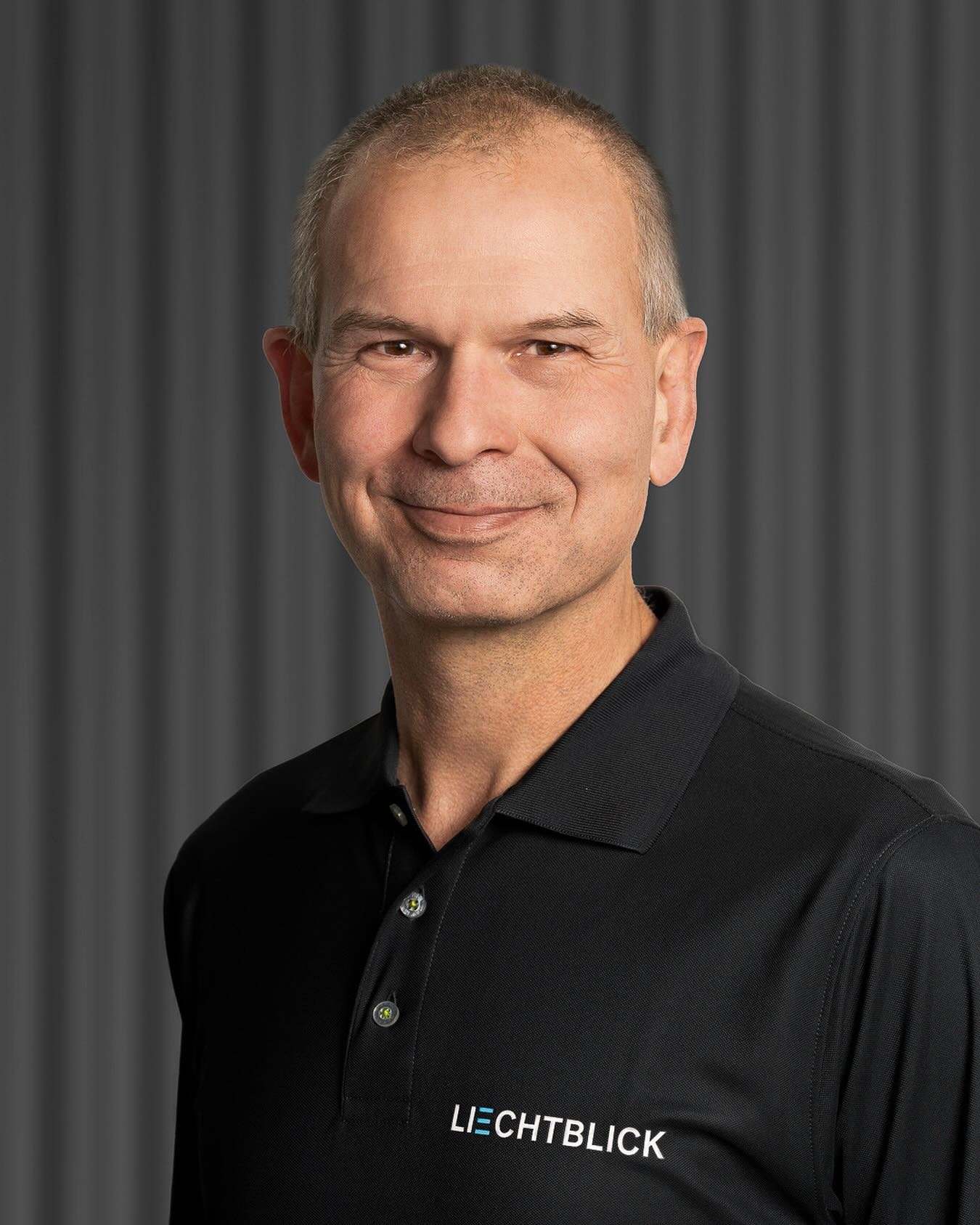 LIECHTBLICK verst&auml;rkt die Gesch&auml;ftsleitung

Per 3.11.2025 &uuml;bernimmt Thomas Erb die Funktion des CEO ad interim und l&ouml;st damit Patrick Ehrat ab, der als Gesch&auml;ftsleitungsmitglied Leiter Vertrieb wird. Dies verst&auml;rkt die F