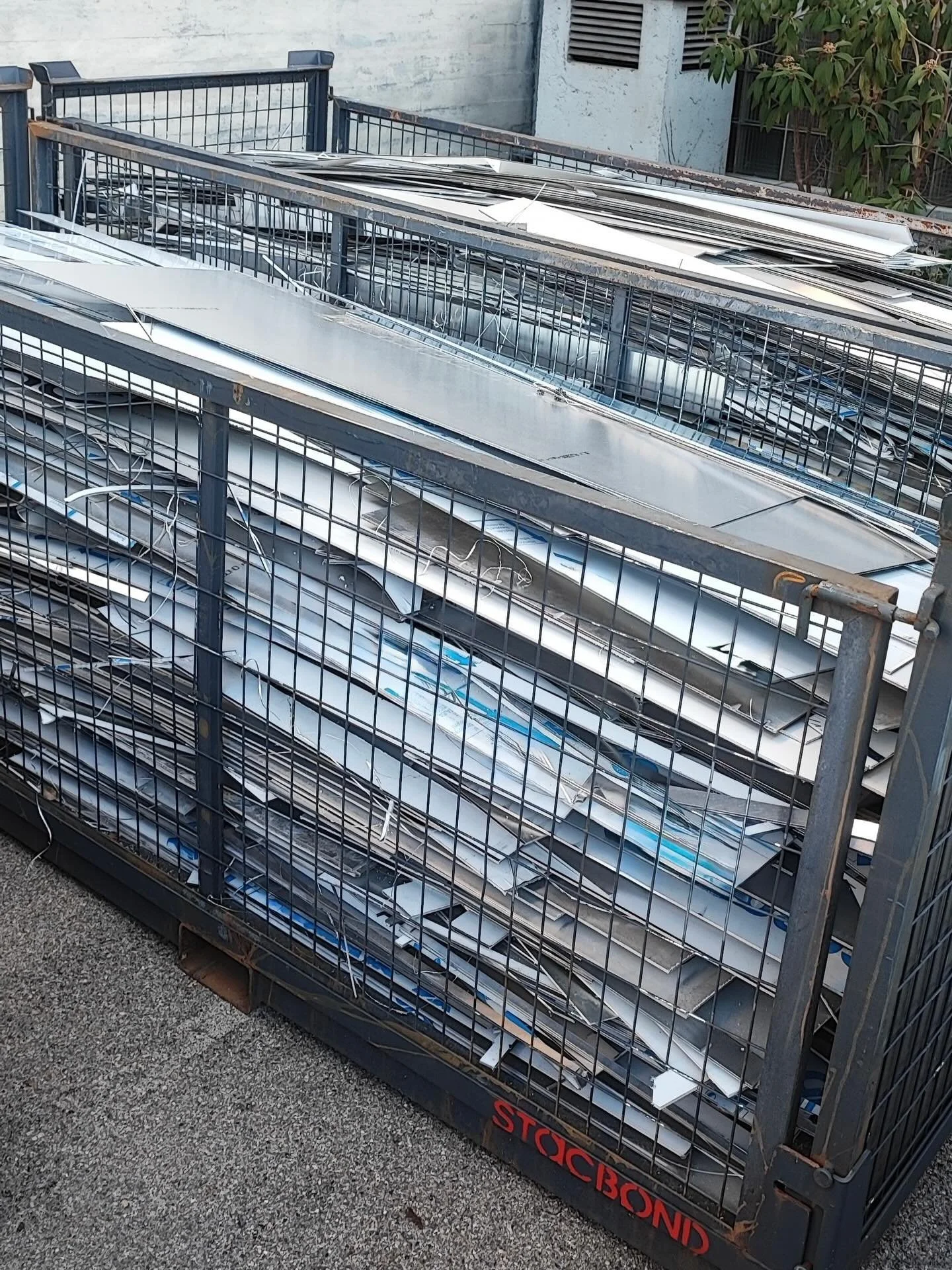 ♻️ Zero Waste in Action

Die Werkst&auml;tte LIECHTBLICK ist Teil des Zero-Waste-Projekts
Gemeinsam mit @stacbond geben wir Aluminiumverbundplatten-Resten ein zweites Leben.

➡️ Materialien werden getrennt
➡️ Wiederaufbereitet &amp; eingeschmolzen
➡️