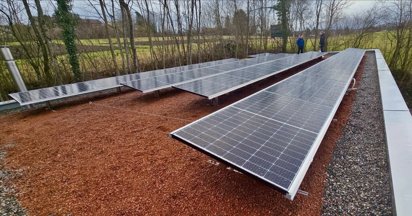 AluStand Referenzobjekt TC Hallwilersee&nbsp;☀️

Mit unserem hauseigenen Einlegesystem f&uuml;r PV-Anlagen lassen sich sowohl grosse als auch kleine Projekte effizient und sauber umsetzen.

Gemeinsam mit @meierelektroag durften wir am Hallwilersee ei