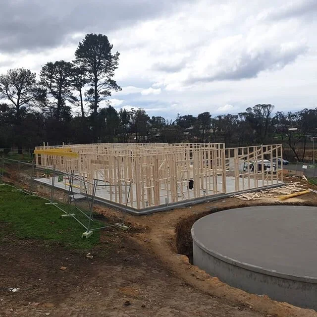 Check out this place, 480 m2 single storey home.
Walls✅
Braced✅
#paslode #buildmaster #allday #framing
@stroudhomessouthwestsydney 
@timbromley @nmccarthy7 @paul.anderson.710 @jakehuunter Thanks for the hand
 #wolfcarpentry