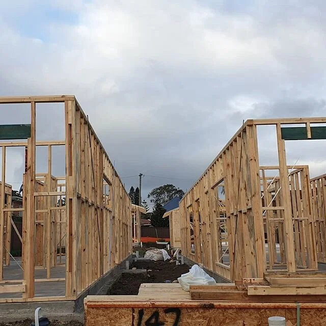 Yesterday there was nothing , today we have completed garages and downstairs frames stood ready for steel and joist💪🔨📐 #framing
#4 #life #quick #clean #frameboss #pine 
@stroudhomessouthwestsydney