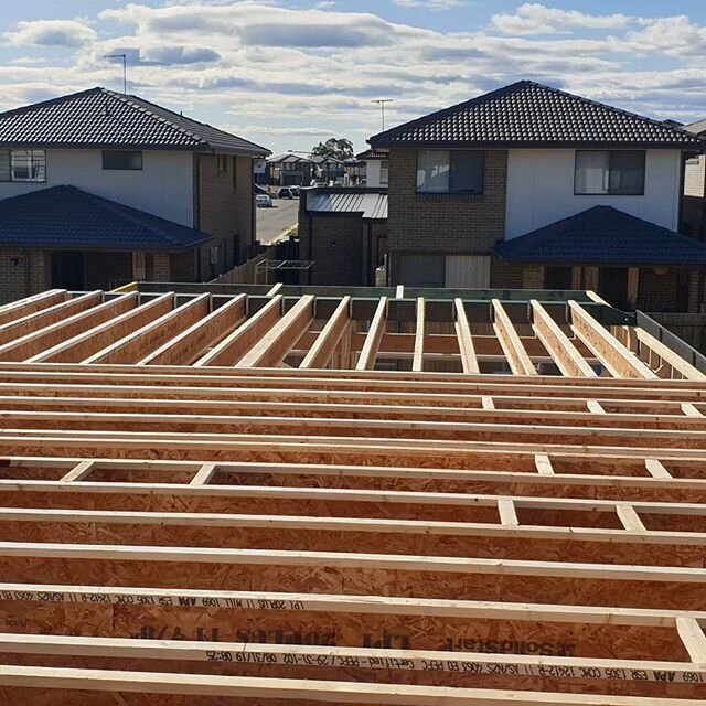 320m2 Double storey house Stage 1 :
Wall frames ✅
Steel beams ✅
Floor joist✅
Windows ✅

Converting builders from prefab to conventional, showing them the quality of conventional carpentry work🔨📐
#paslode #clean #quality #fast #conventional #framema